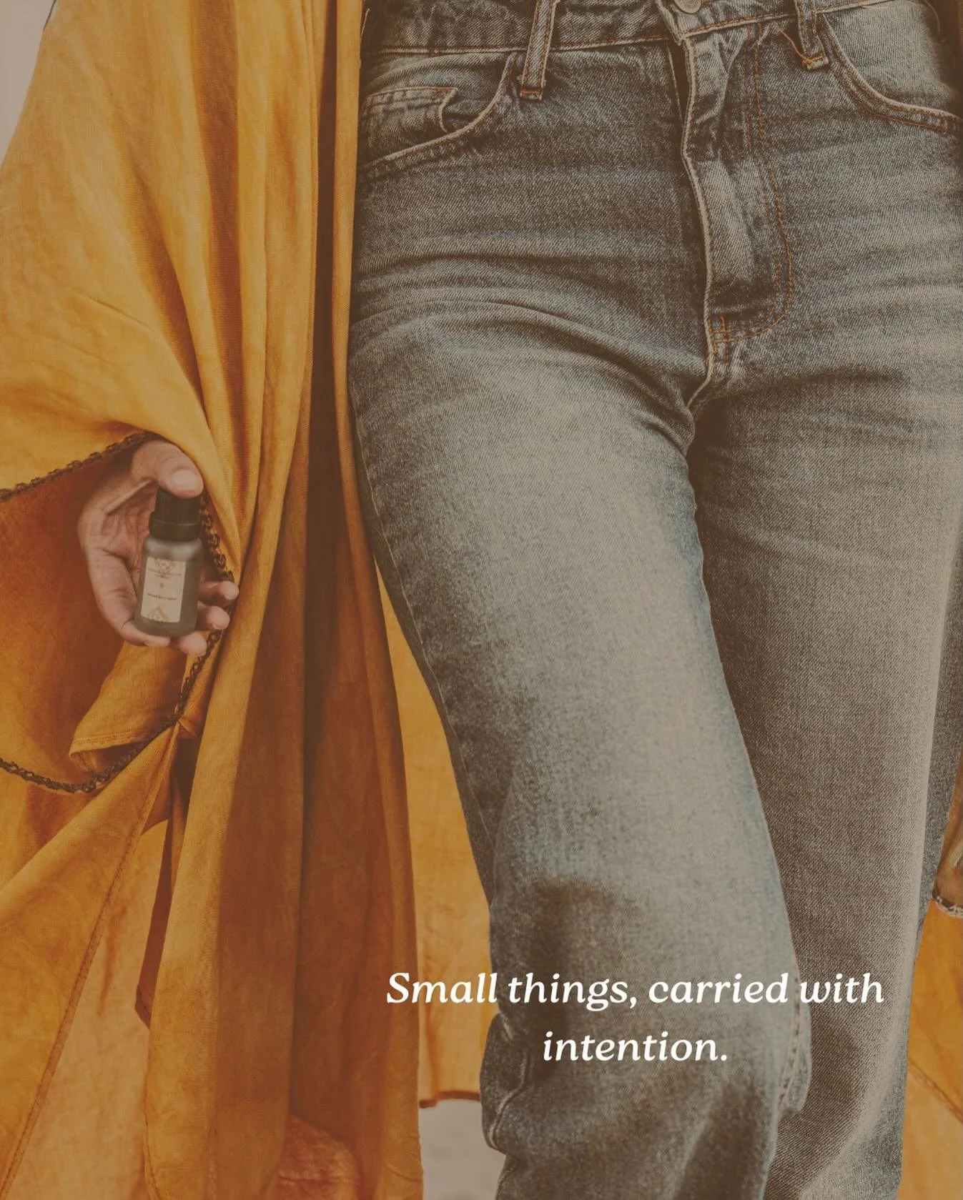 Not everything has to be loud to matter.
Sometimes it&rsquo;s the small bottle in your bag, the quiet ritual before you step out the door.

Because care begins in the details. ✨

#Umriden #IntentionalCare #EverydayRitual
