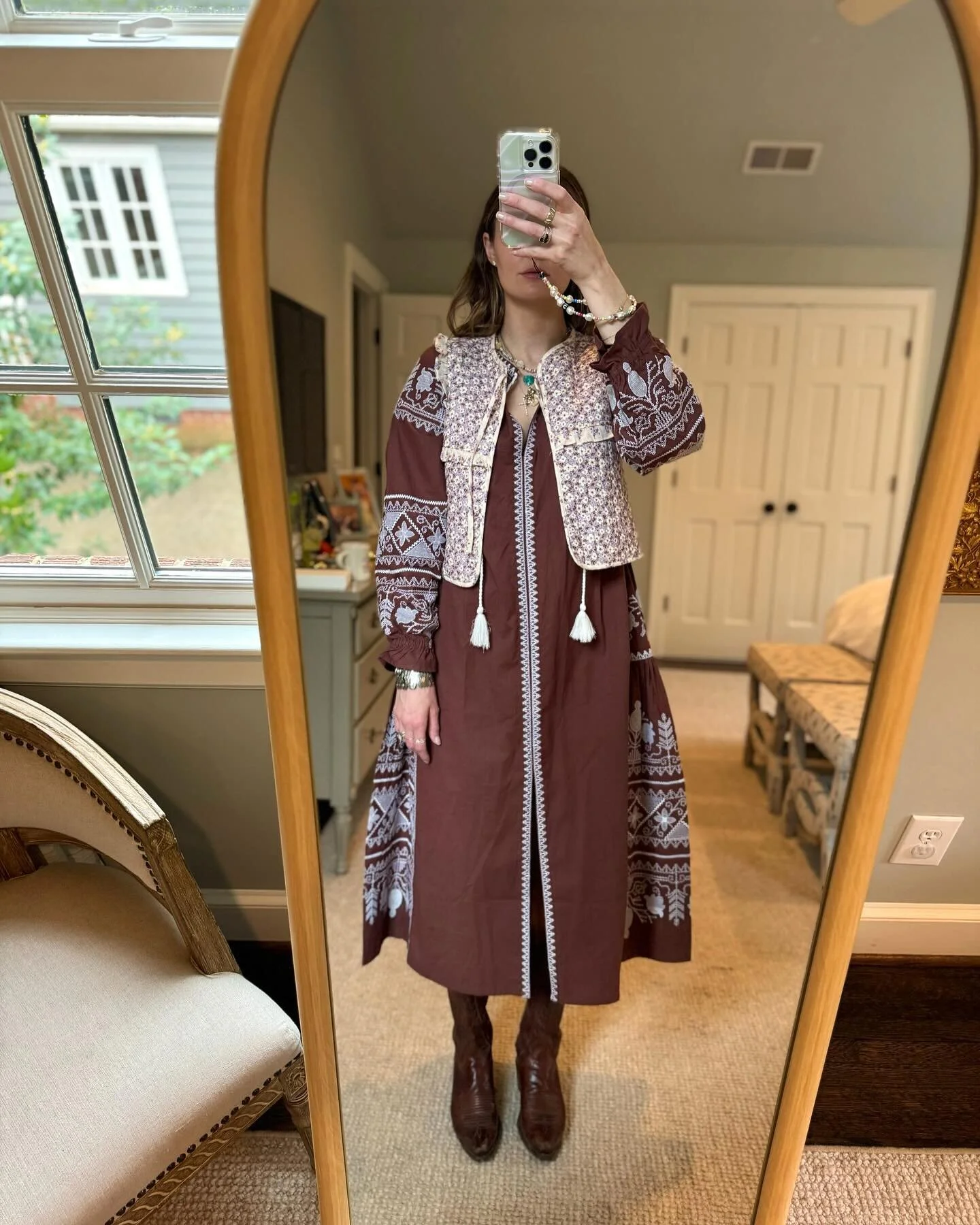 Dreary Day Layers
.
.
Dress: @juliaamory 
Vest: @shopcocoleto 
Boots: @lucchese 
Jacket: @resipsausa