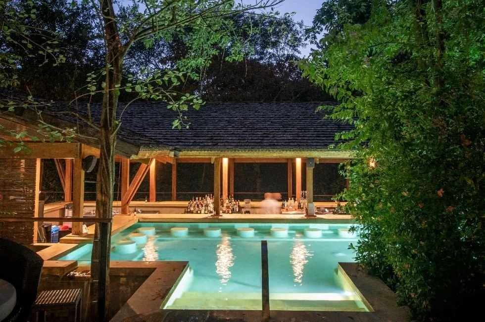 swim-up-bar.jpeg