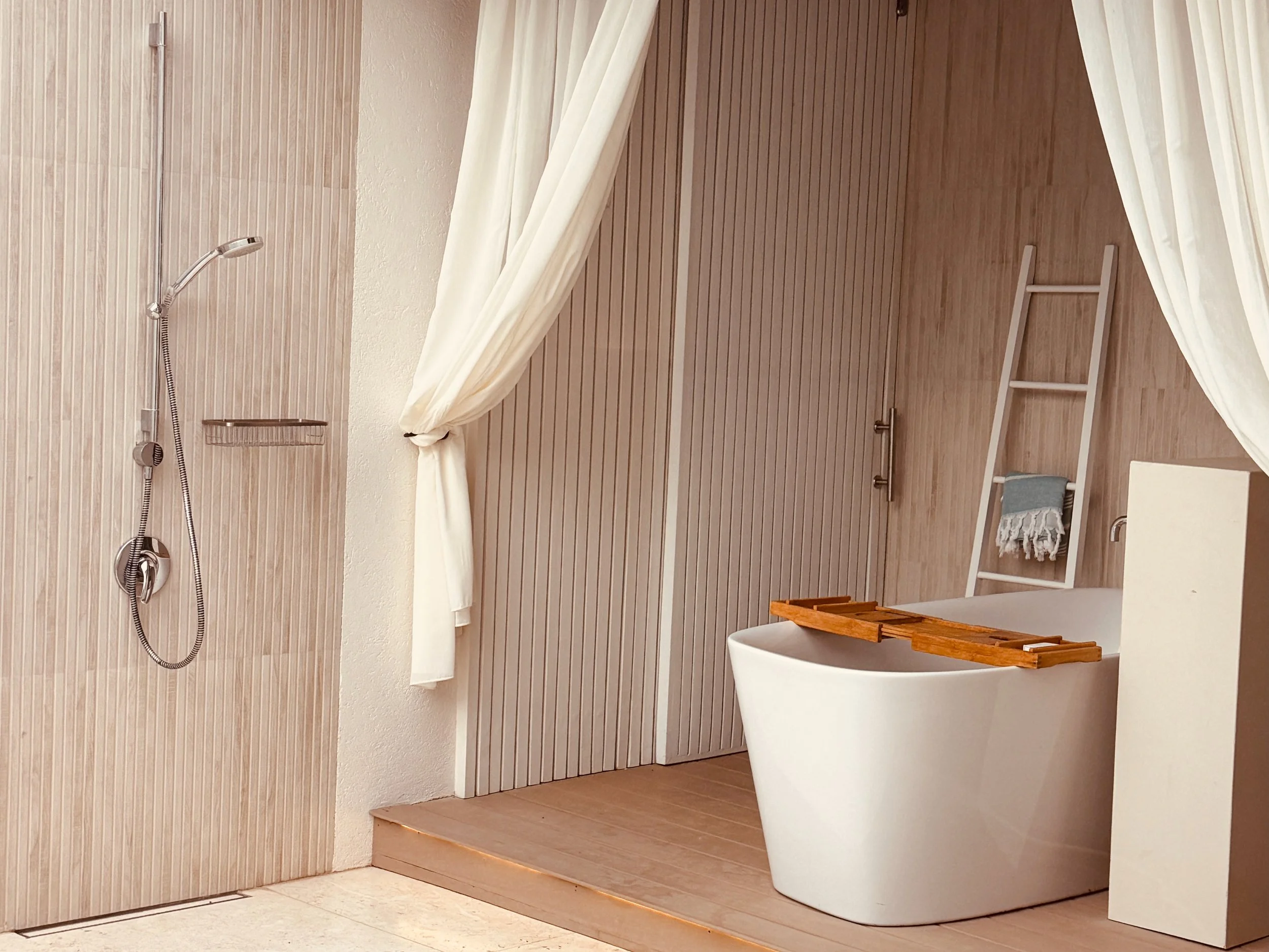 Calabash Outdoor Tubs