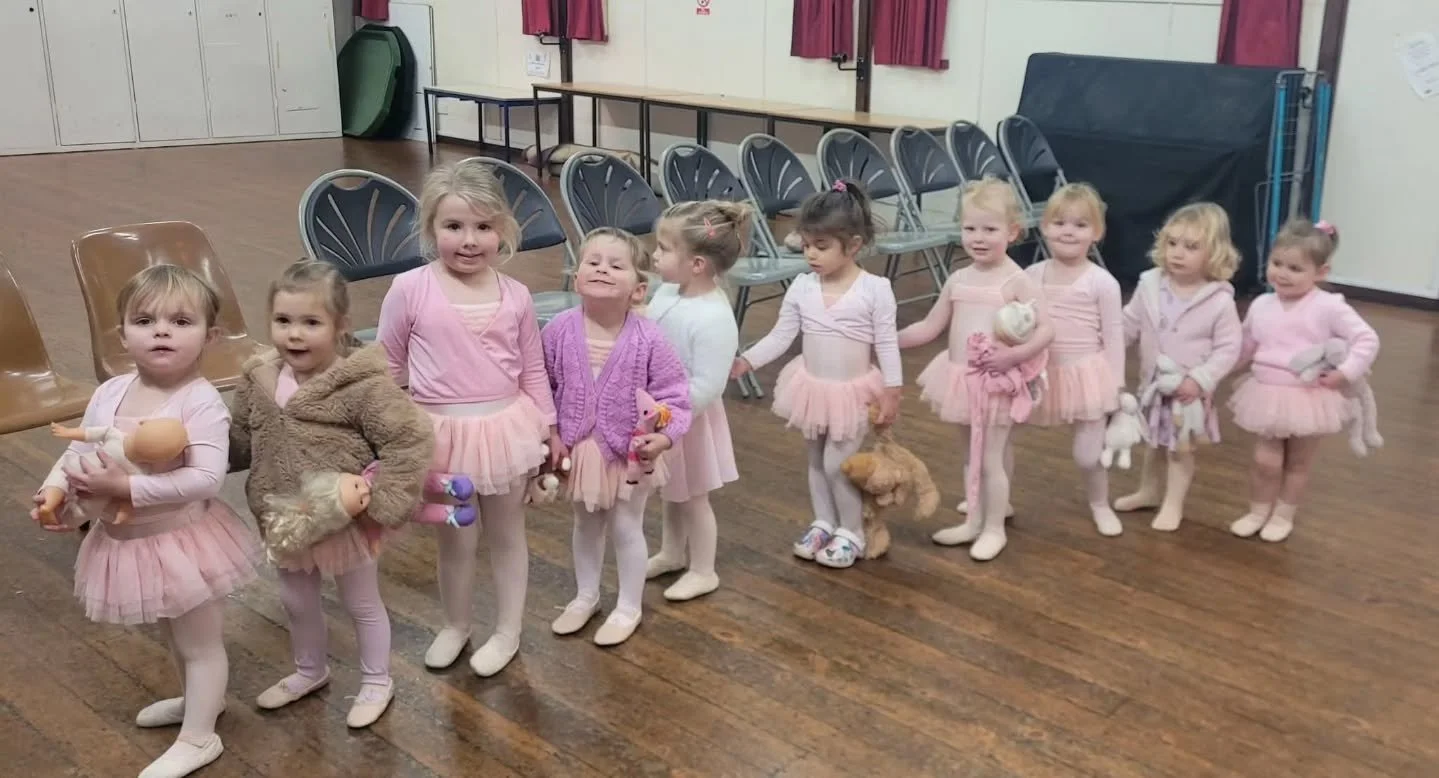Would your children like to dance with us ?
Try 2 weeks for &pound;10 before signing up for the term - book In now 🩰
Baby Ballet : age 2-4 (drop off) 
Pre Primary Ballet : reception/Yr 1
Primary Ballet : year 1/2 
Tiny Tap : age 4-7 
Older classes a