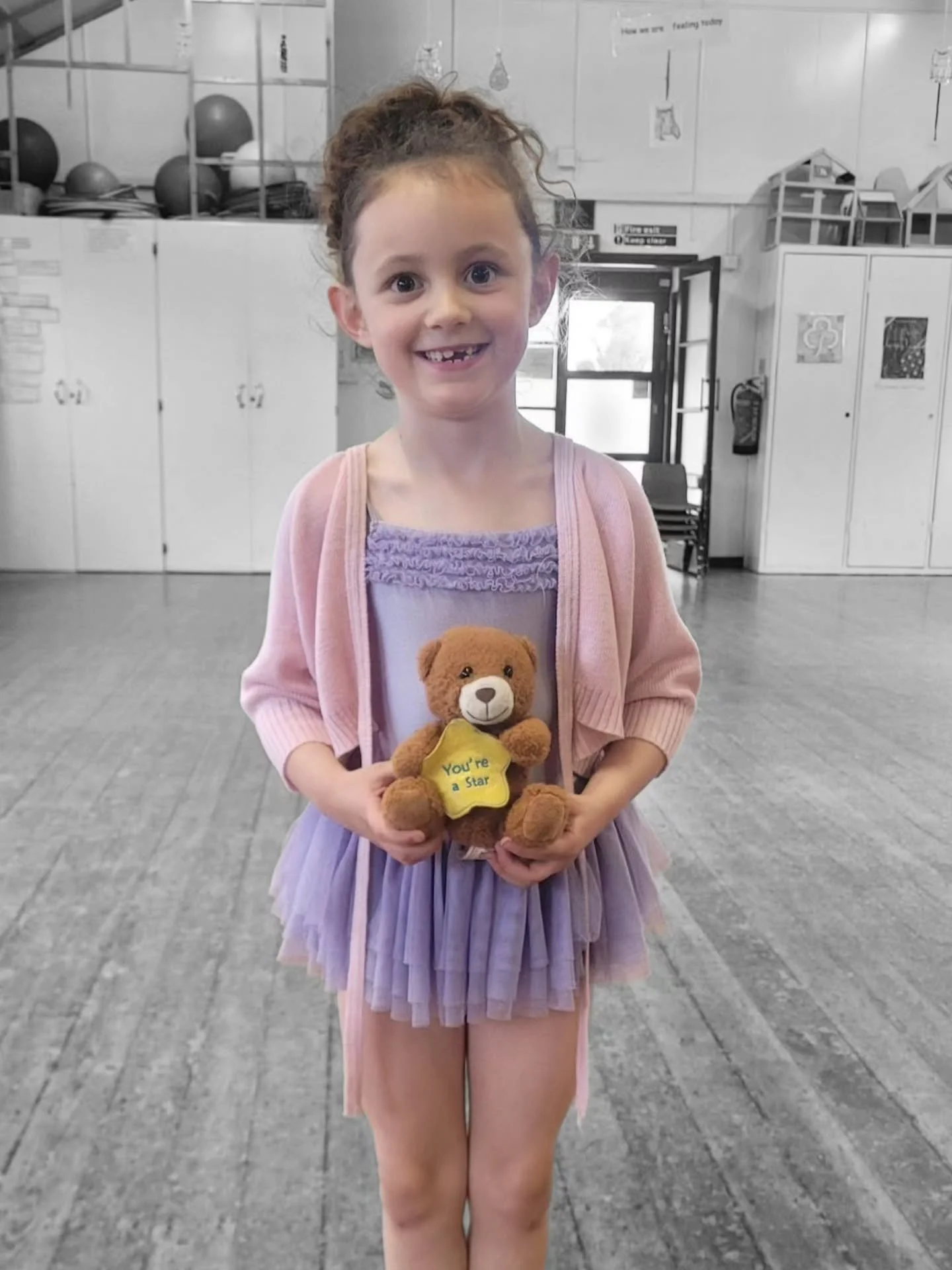 ⭐ Star of the Week: Talia ! ⭐
Bedford Bear is heading to Talia from Primary Ballet !
Talia had a fantastic lesson this afternoon. She was focused and engaged for the entire class, and demonstrated what beautiful technique and posture she has. (She ke
