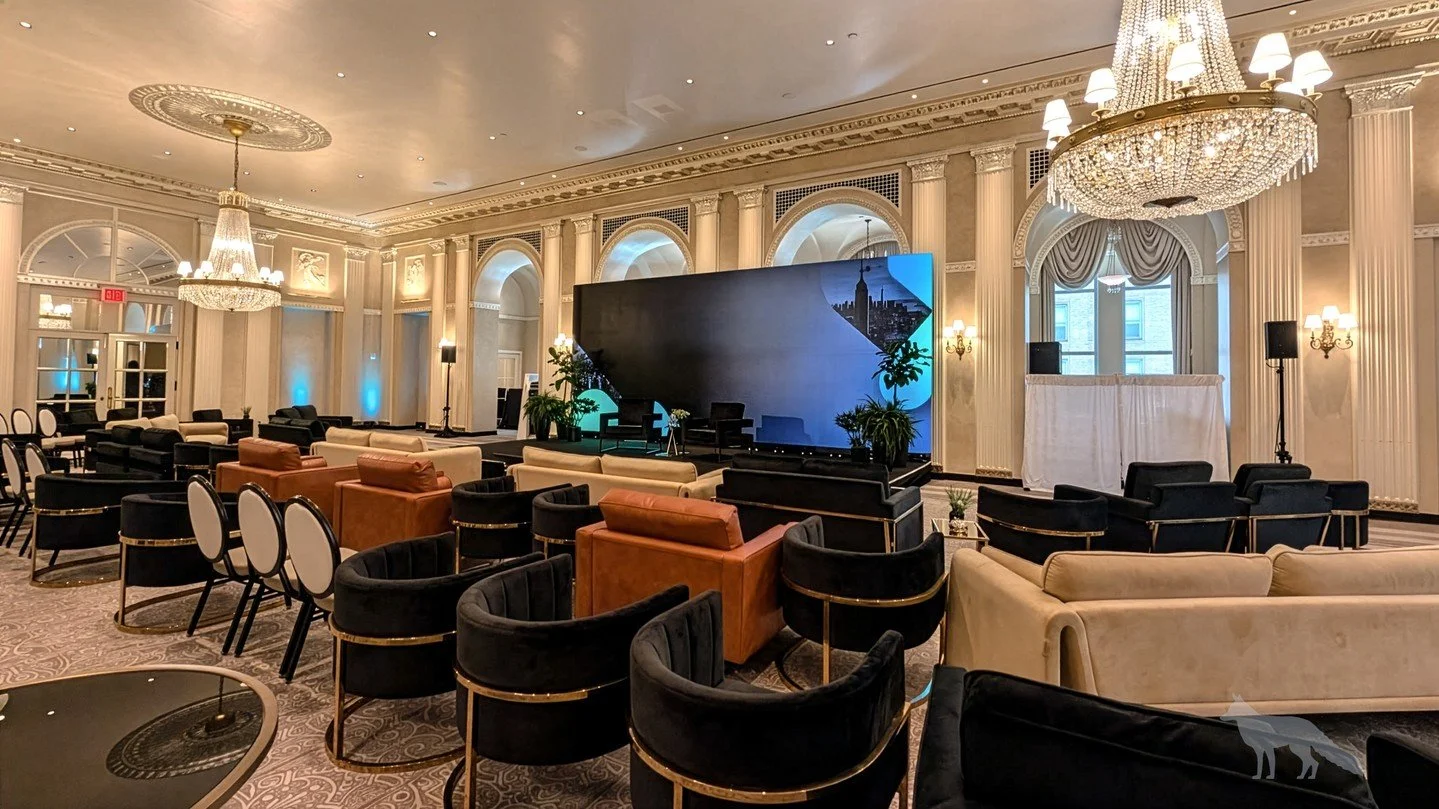 When the venue looks this good, the best move is to let it show.

Boutique corporate event in New York with a simple LED backdrop, strong sightlines, and presenters as the focus.

Less can be more.

#EventDesign
#CorporateEvents
#AVDesign
#EventProdu