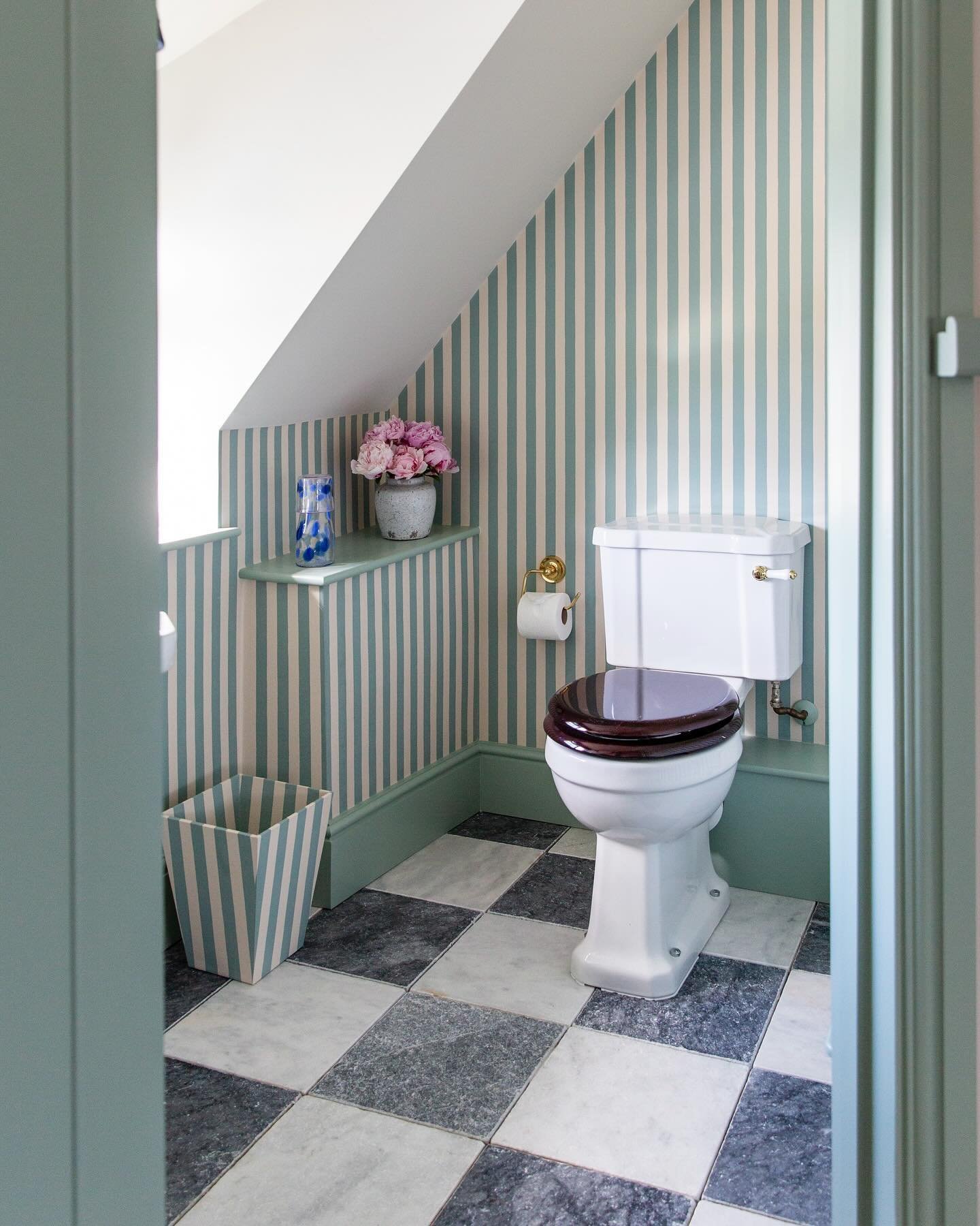 A dinky WC 💖