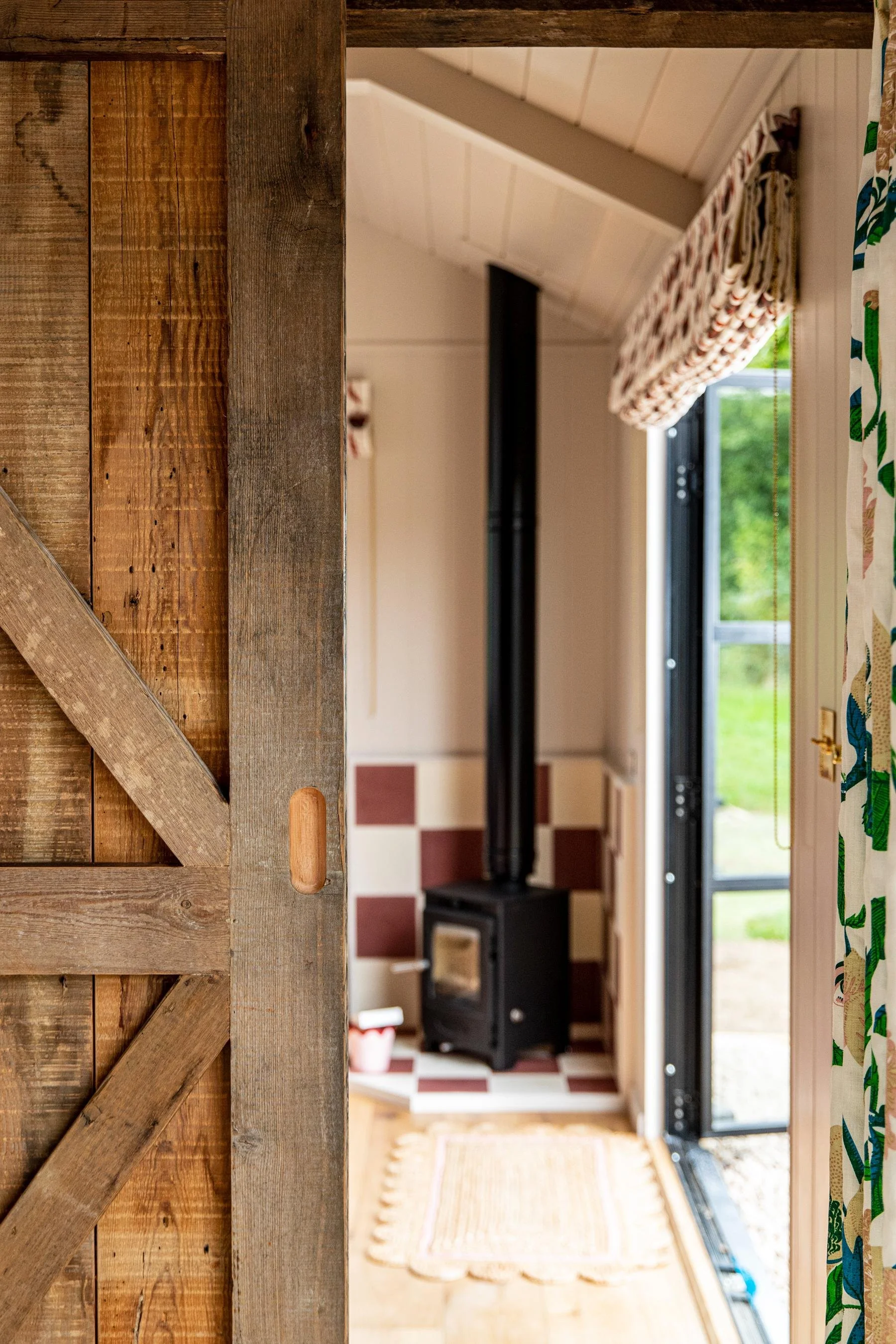 Kittylands looking through to living room .jpg