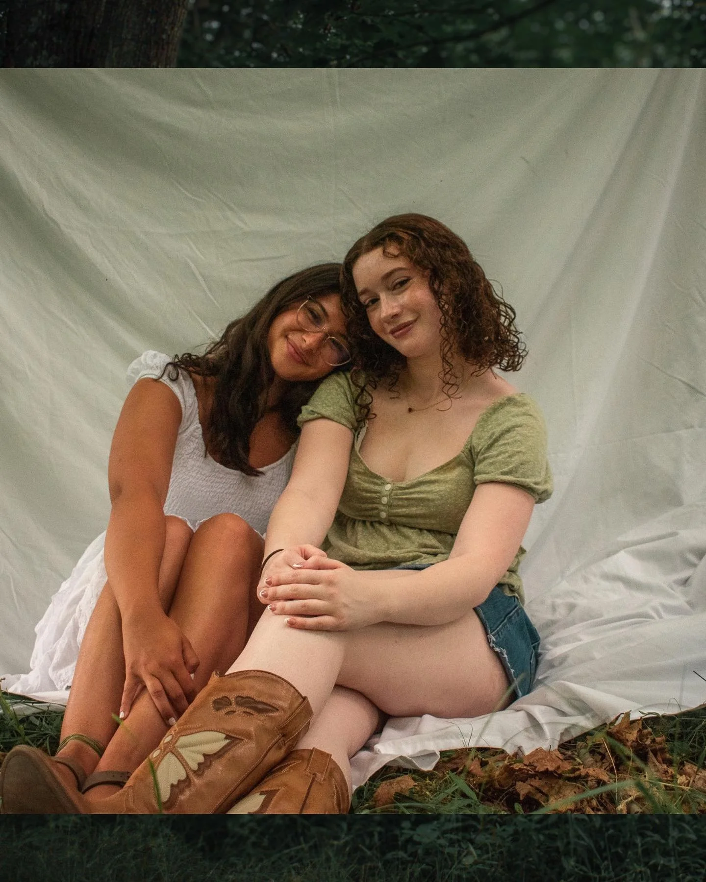 can you tell I had the hardest time picking my favorite ones?? 🤍

@faithputney + @joyputney I had so much fun shooting in the rain!! Who says rain is a bad thing??😏

.
.
.

#photographer #newyorkphotographer #creativephotography #rainphotography #c