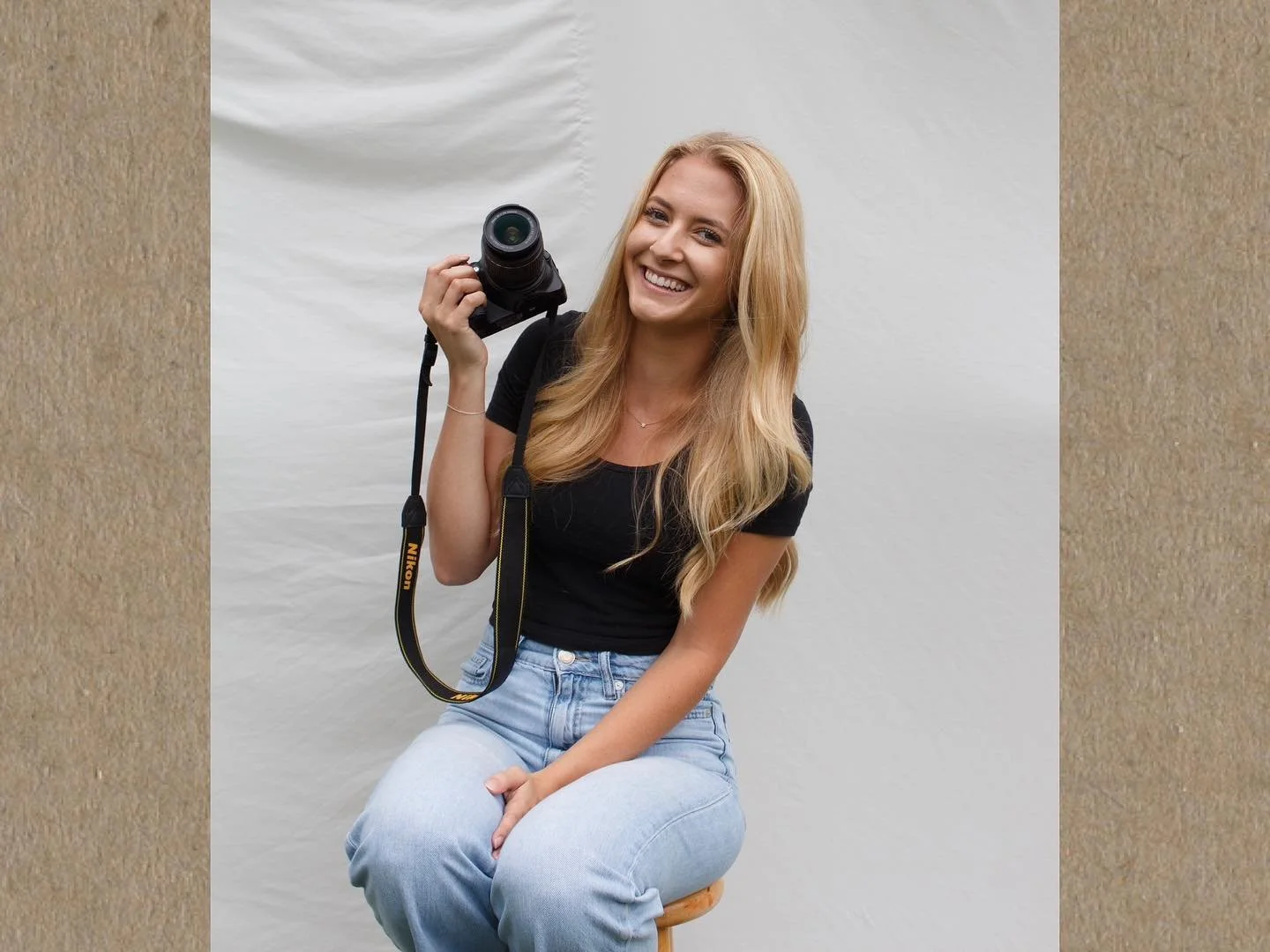 Thought it was time for a reintroduction for all the new faces here :) 

Hi! I&rsquo;m Chandelle, and I&rsquo;m the face behind the camera 📸 

A little about me is:

| I am 20 years old and recently graduated with an art degree 🎓
| I have loved pho
