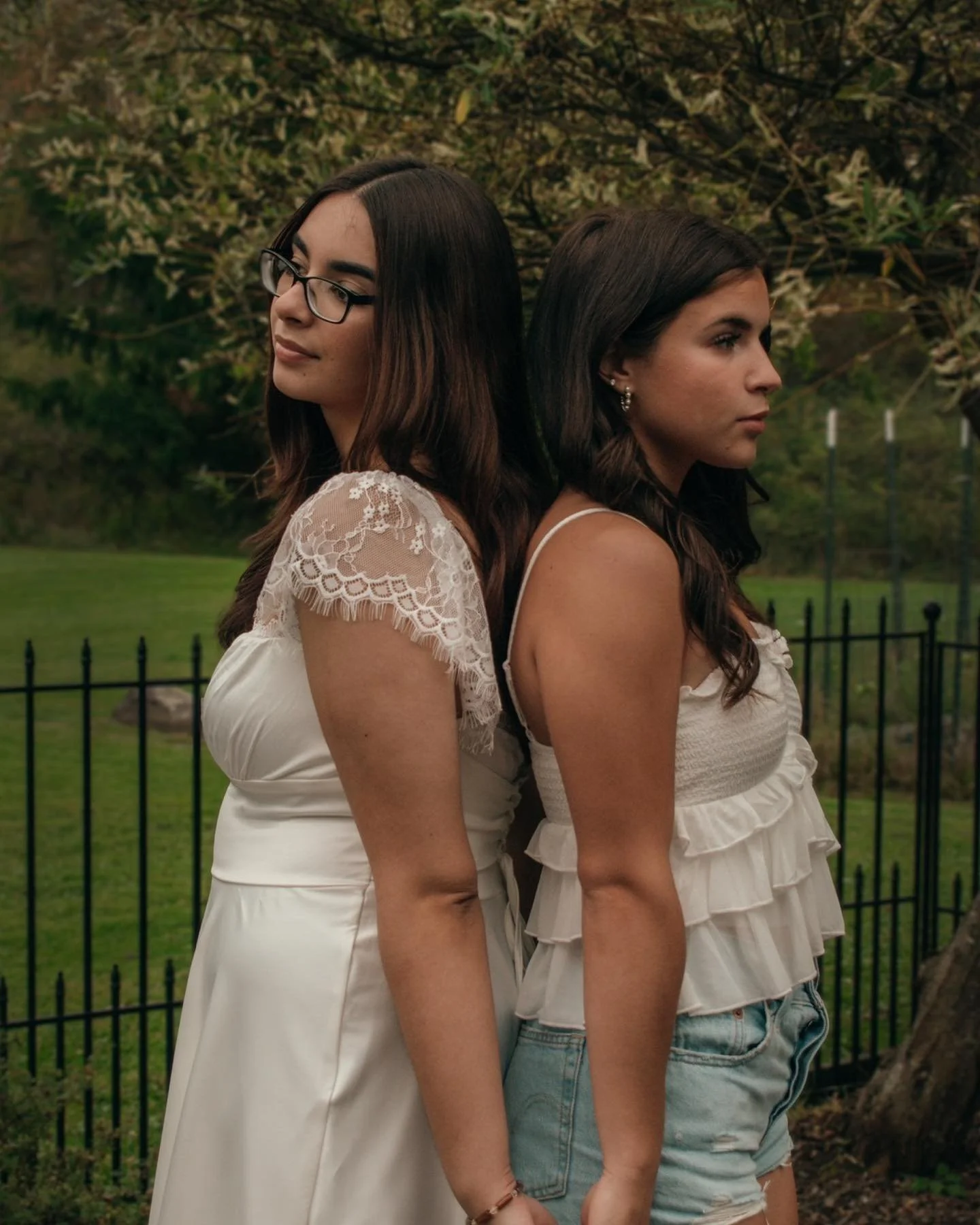 Lenna &amp; Aubrey 🫶🏼 

These girls were seriously the sweetest and we had so much fun with this shoot! I&rsquo;m so glad I got to capture their friendship and senior pictures 🤍 

.
.
#bestieshoot #bestiephotoshoot #seniorportraits #classof2025 #s