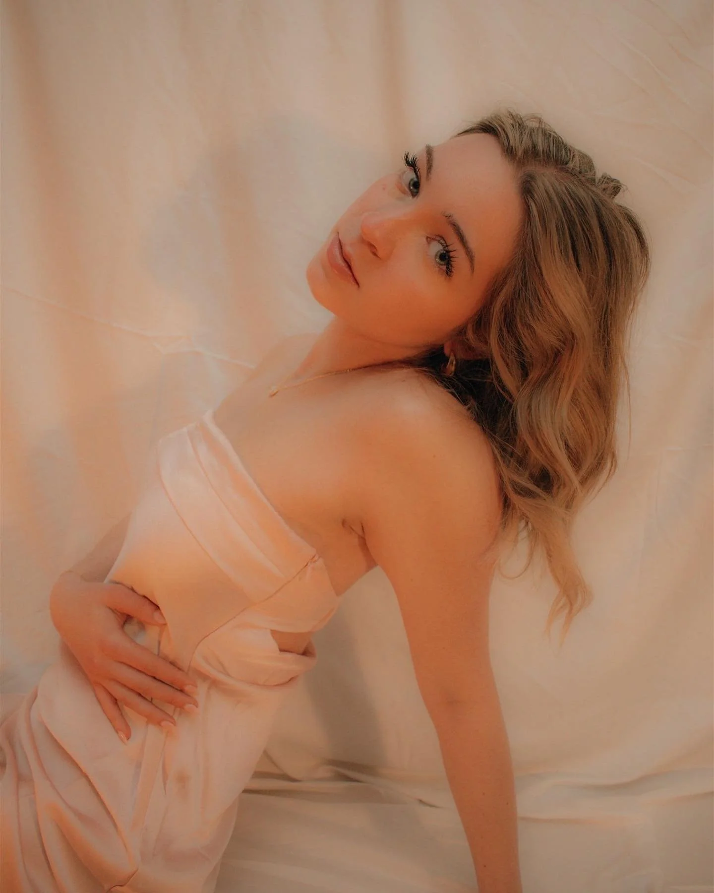 the dreamiest birthday shoot with @anastasia.kholod_ ✨

~
~
~

#cinematicphotographer #photographer #newyorkphotographer #birthdayphotoshoot