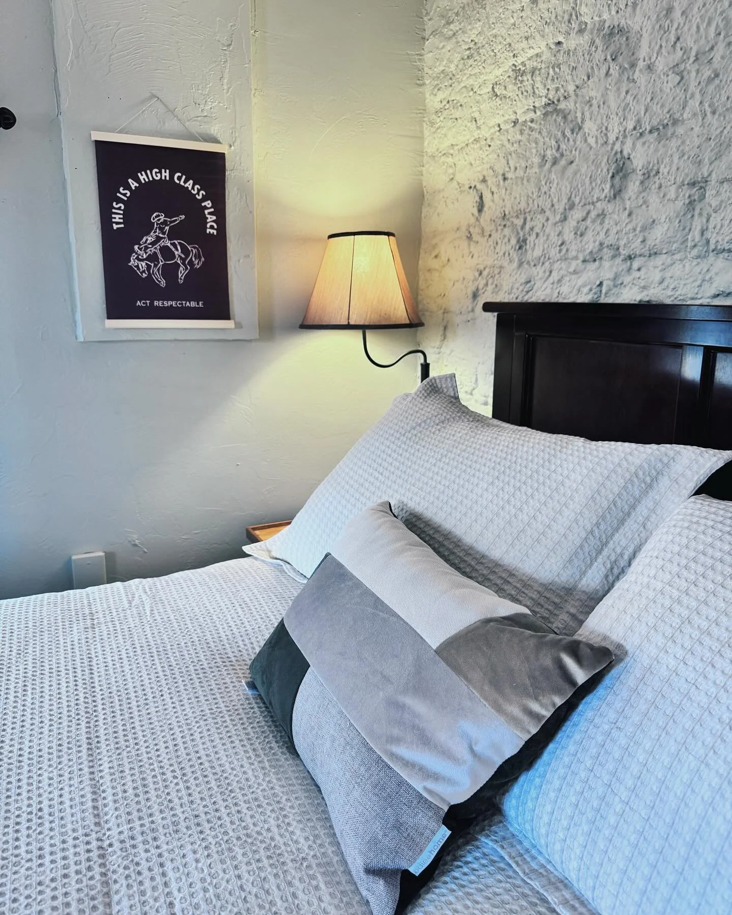 Pioneer House is now available for bookings ahead of Willcox Wine Fall Festival on 18-20 October! Click the link to our Airbnb or give us a call on 520-500-6856! ✨

#willcox #willcoxwine #willcoxarizona #willcoxwinefestival #willcoxwines