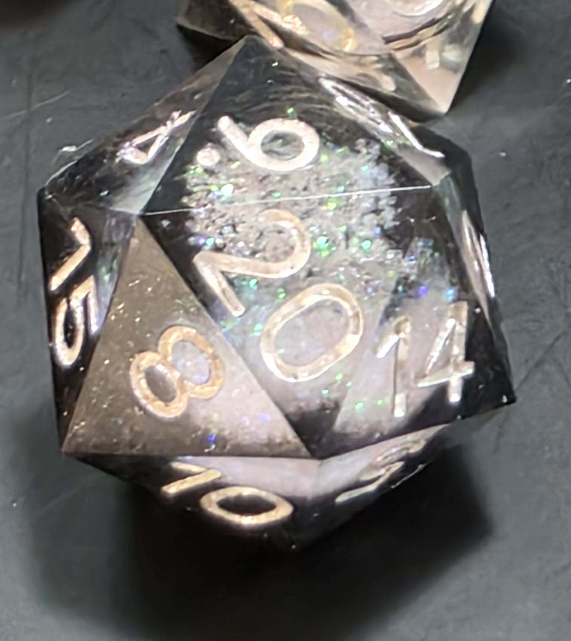 Lili Liquid Core 8 Piece Dice Set