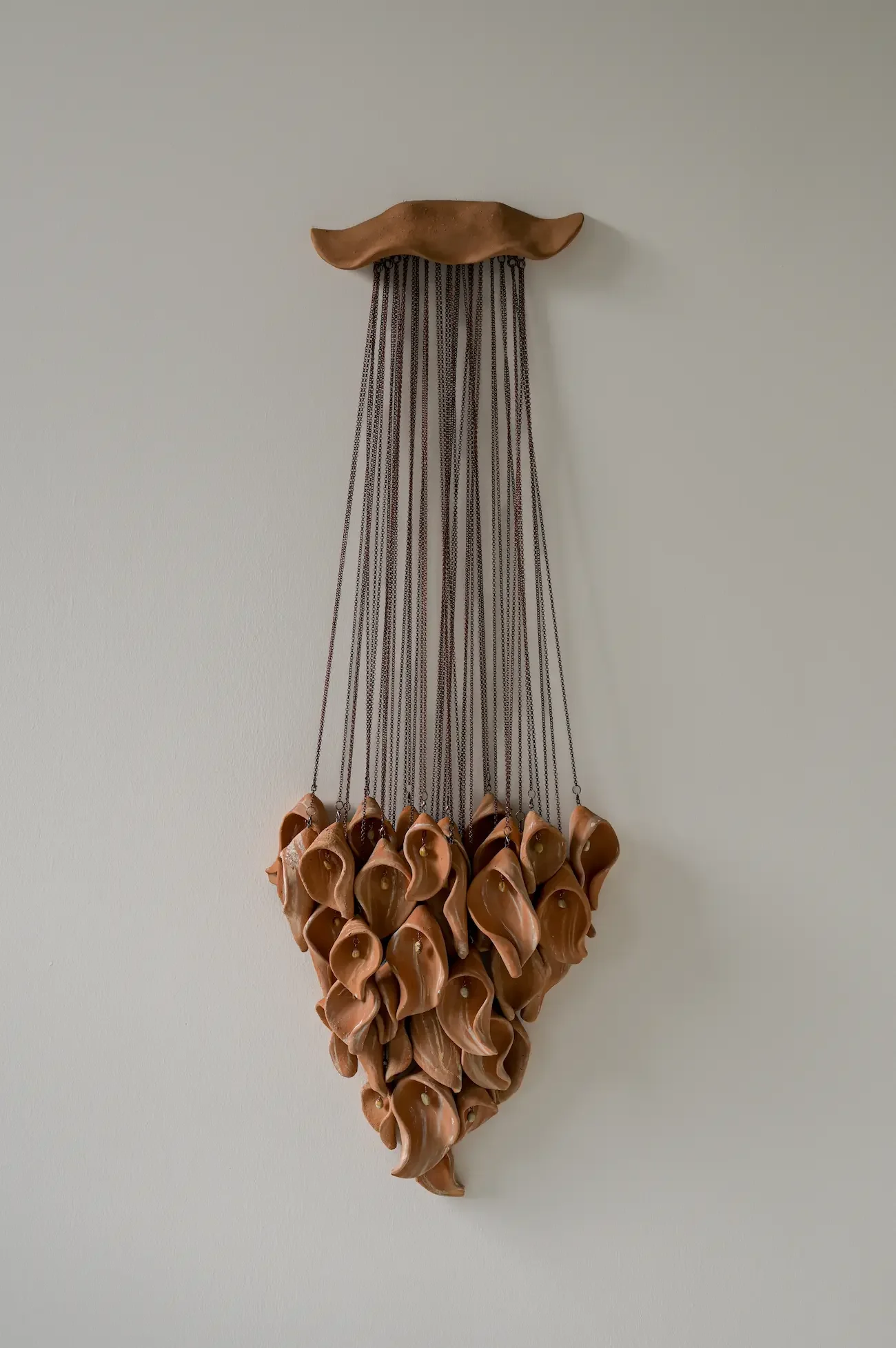 Huelá-VII_ceramic_sculpture_wallsculpture_hannaheino.webp