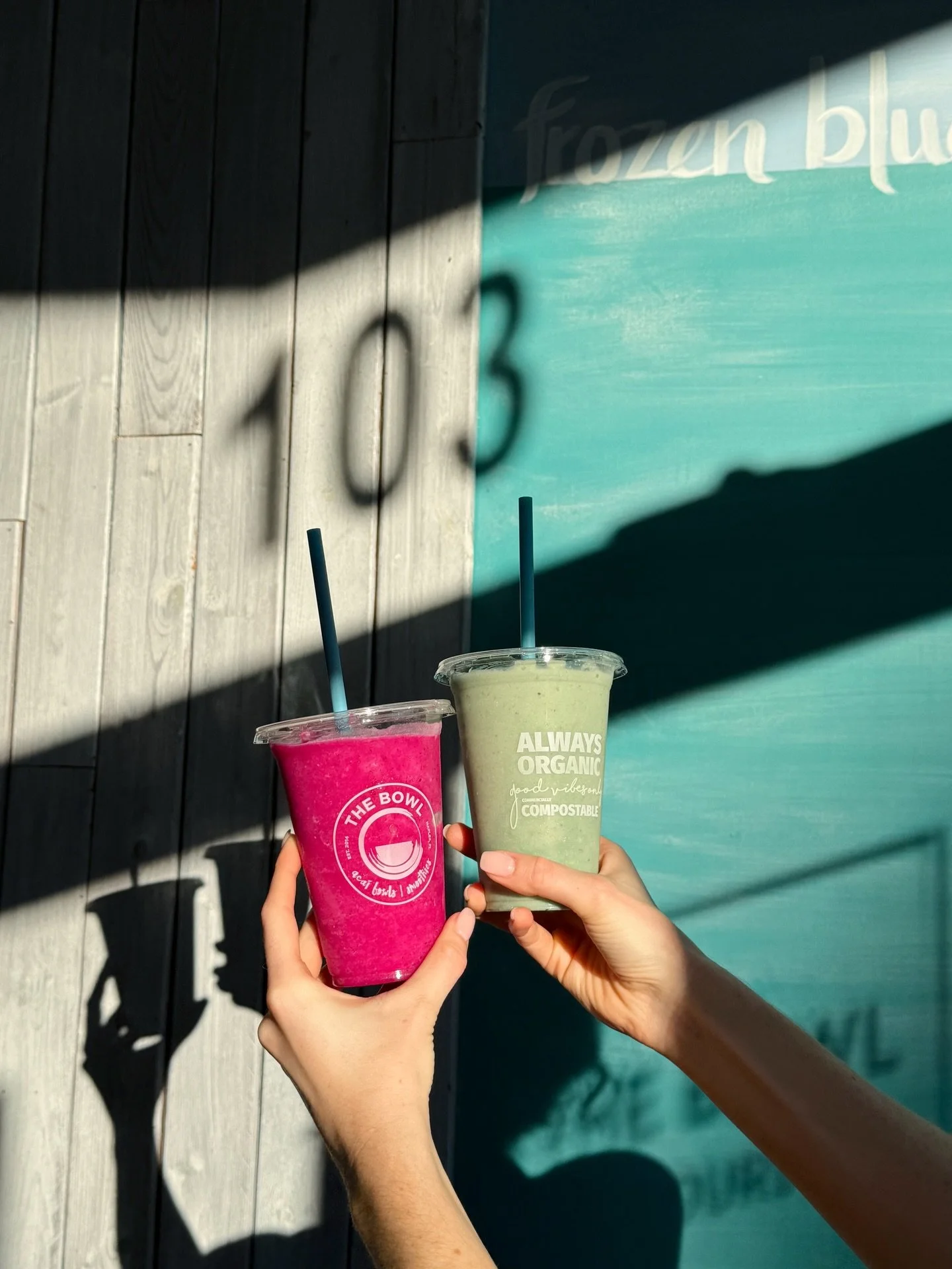 ✨ smoothie giveaway ✨
Think you recognize these two classic smoothies from The Bowl? 🥤🥤
Drop your guesses in the comments below 👀👇

We&rsquo;re picking ONE winner to score a free smoothie!
May the most smoothie-obsessed person win ✨
&hellip;
#the