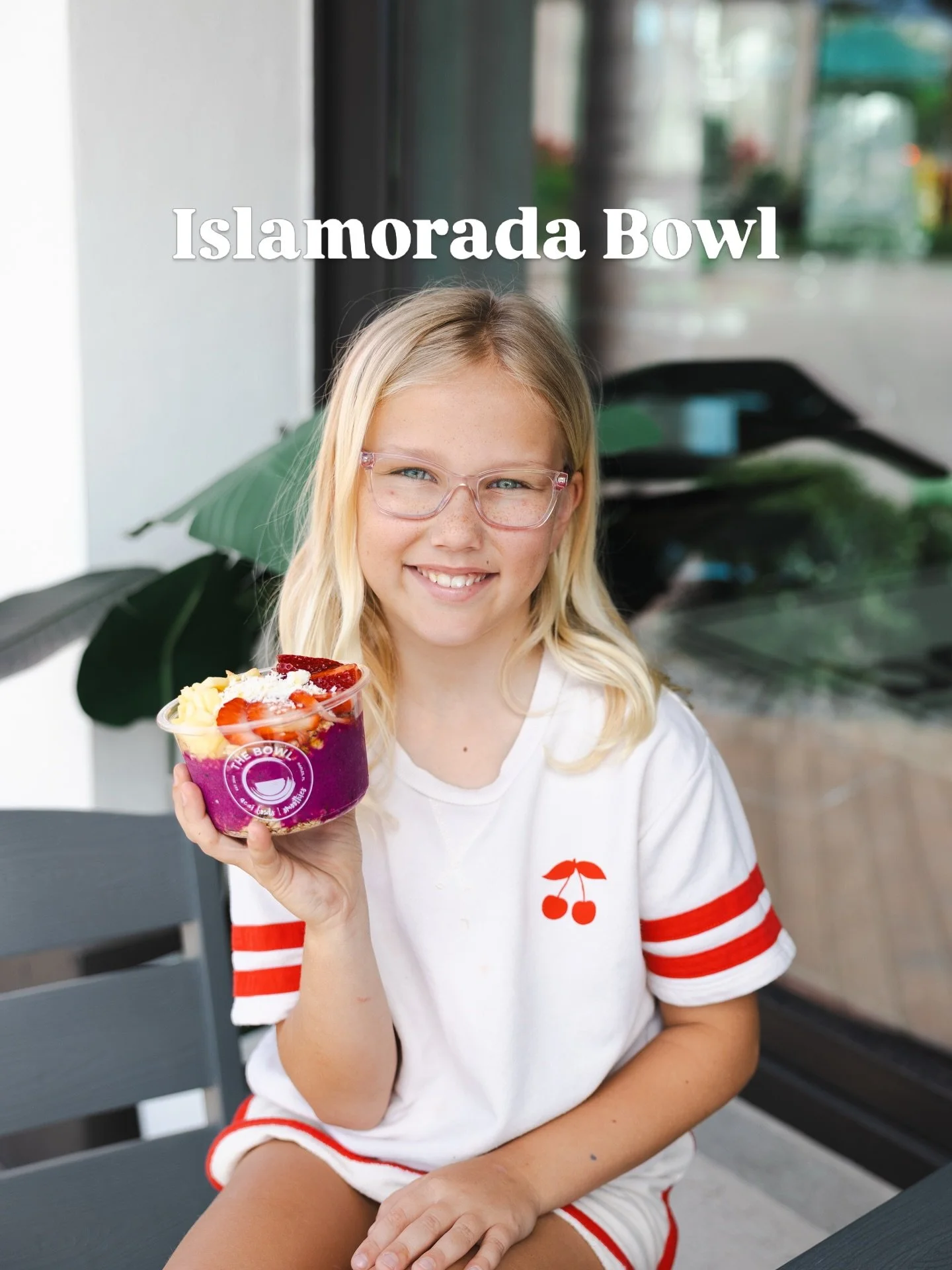 meet the Islamorada bowl 🌴🥣🍓
pitaya, strawberries, banana, pineapple juice + coconut milk blended to pure paradise 🌺🥥🍍
topped with granola, fresh pineapple, strawberries, coconut shreds + a drizzle of honey 🍯✨

your tropical escape in a bowl, 