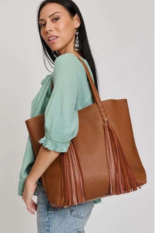 https://shopcuratedcloset.com/wp-content/uploads/2023/10/shakira-tote-1.jpg