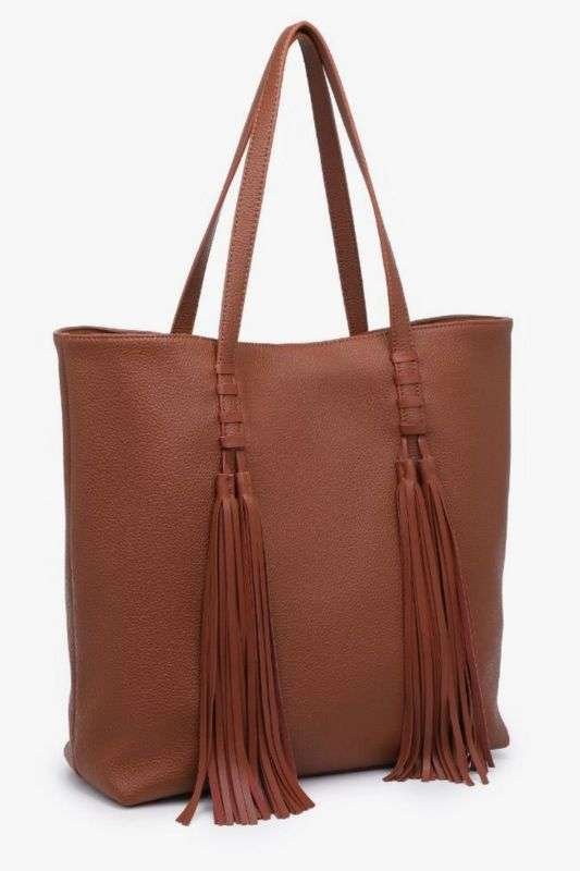 https://shopcuratedcloset.com/wp-content/uploads/2023/10/shakira-tote-5.jpg
