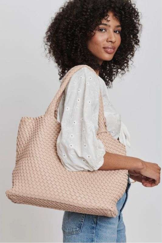 https://shopcuratedcloset.com/wp-content/uploads/2023/10/solana-tote-4.jpg