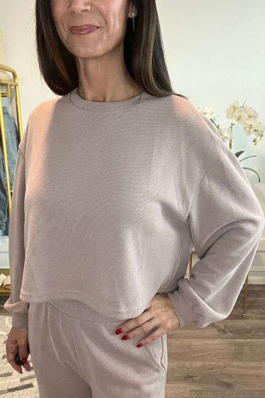 https://shopcuratedcloset.com/wp-content/uploads/2023/12/5-1.jpg