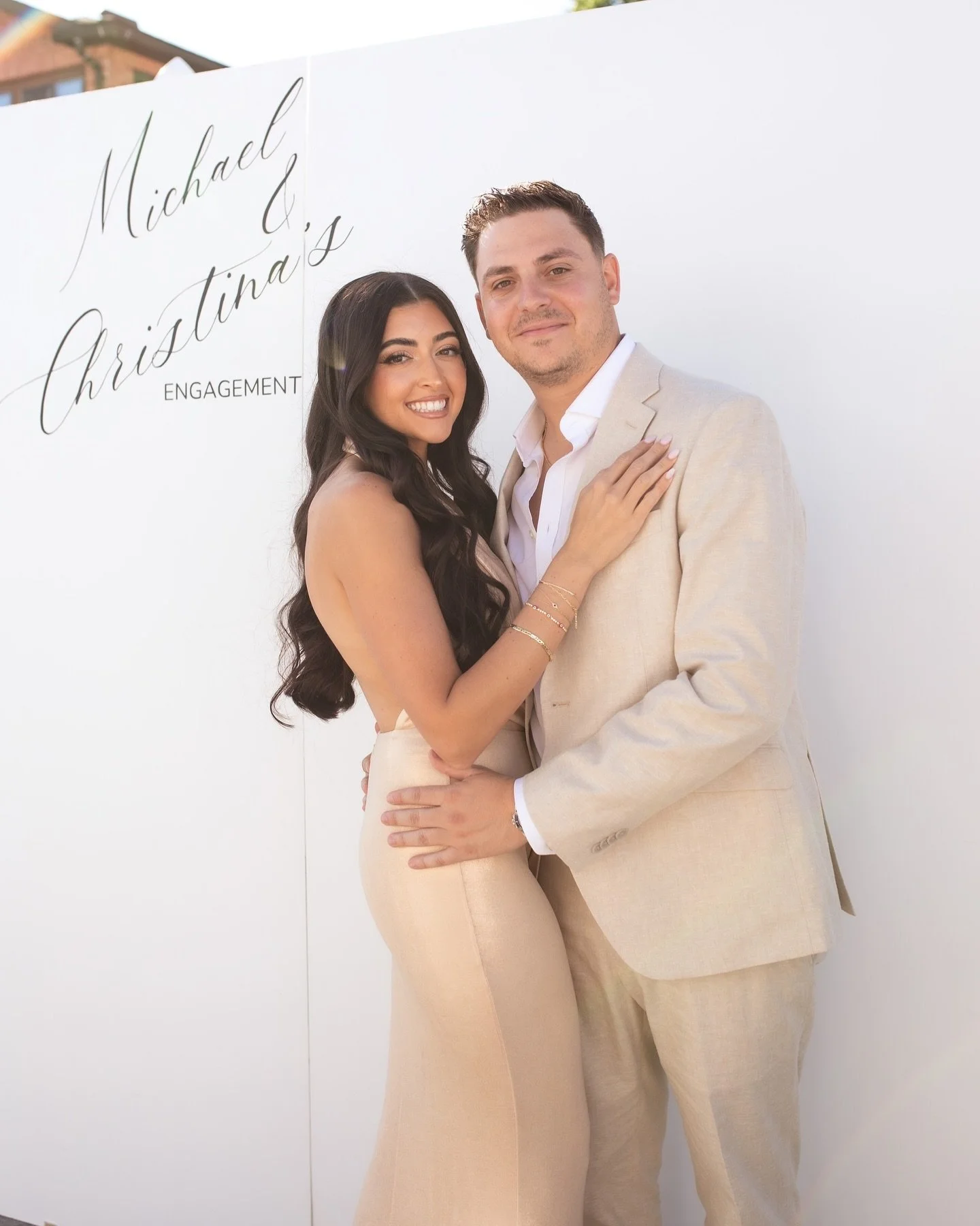 A golden hour engagement party for this beautiful couple
@christinaanz @mike_marinos13 🤍🕊️💍☀️
