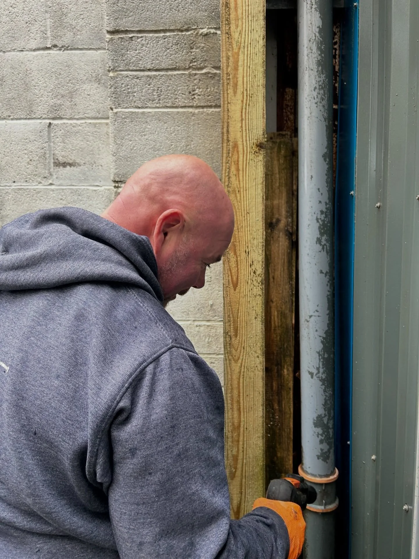 😊Massive thank you to @cm.pressurewashing for cleaning our garden wall today and cleaning our gutters the other week! 

🪴The garden area is going to be turned into a sensory garden for our families including ALN children who will benefit greatly fr