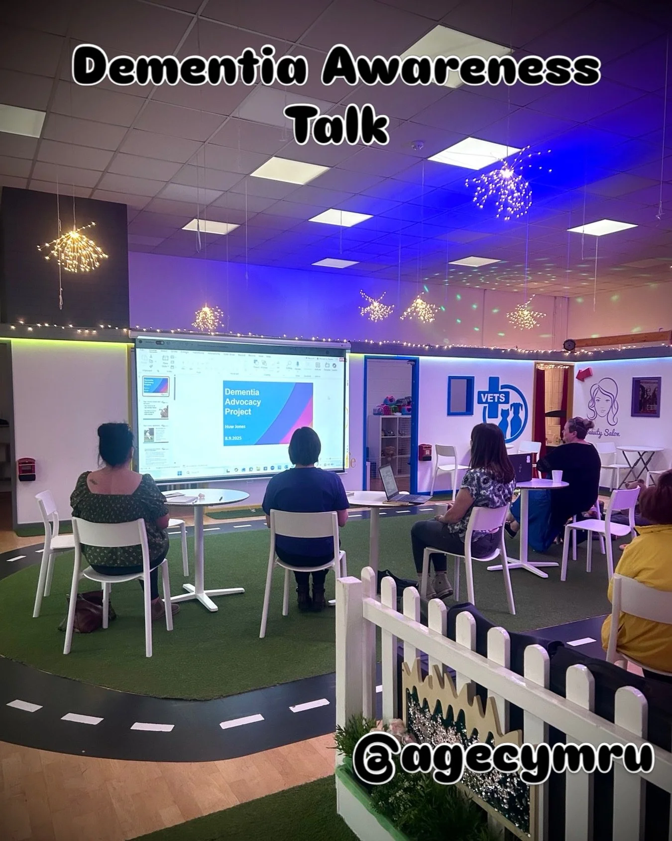 How Jones delivered an informative dementia awareness talk at Role Play Lane today. Thank you so much Huw!
#roleplaylane #rct #dementia #support #agecymru