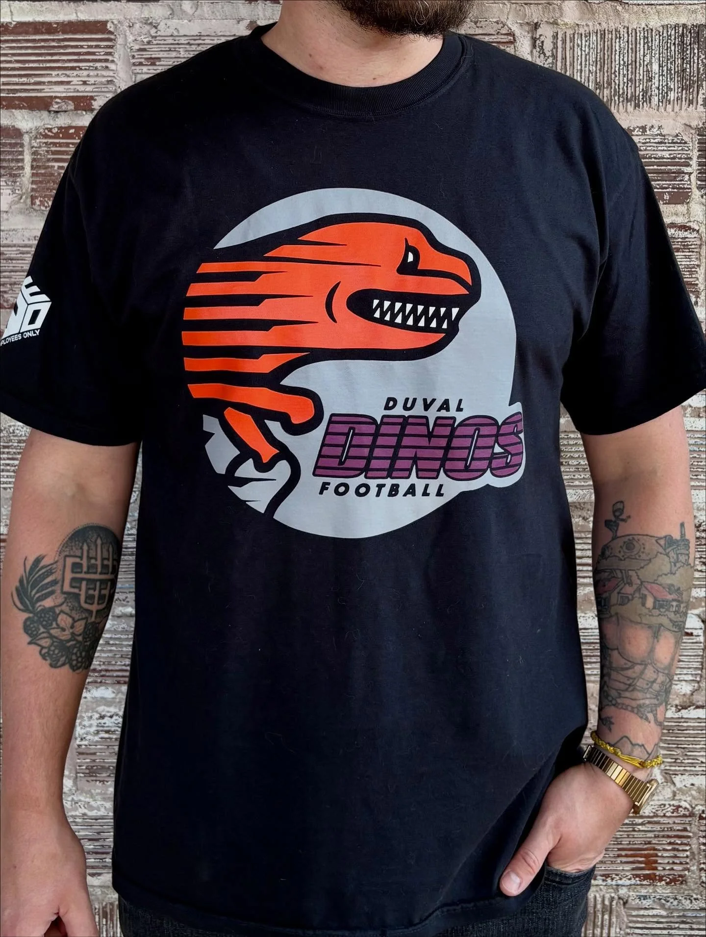 A Duval Dinos leak to kick off your weekend. 

Get yours Friday, 9/26, 5:01 p.m. at our release party with @myrtleavebrewing. 

Featuring a large, bold Duval Dinos logo on the front and our corporate sponsorships on the back, this shirt is an immedia
