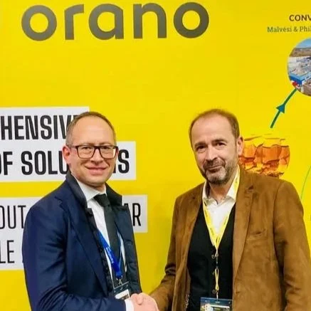 Richard sjhaking hands