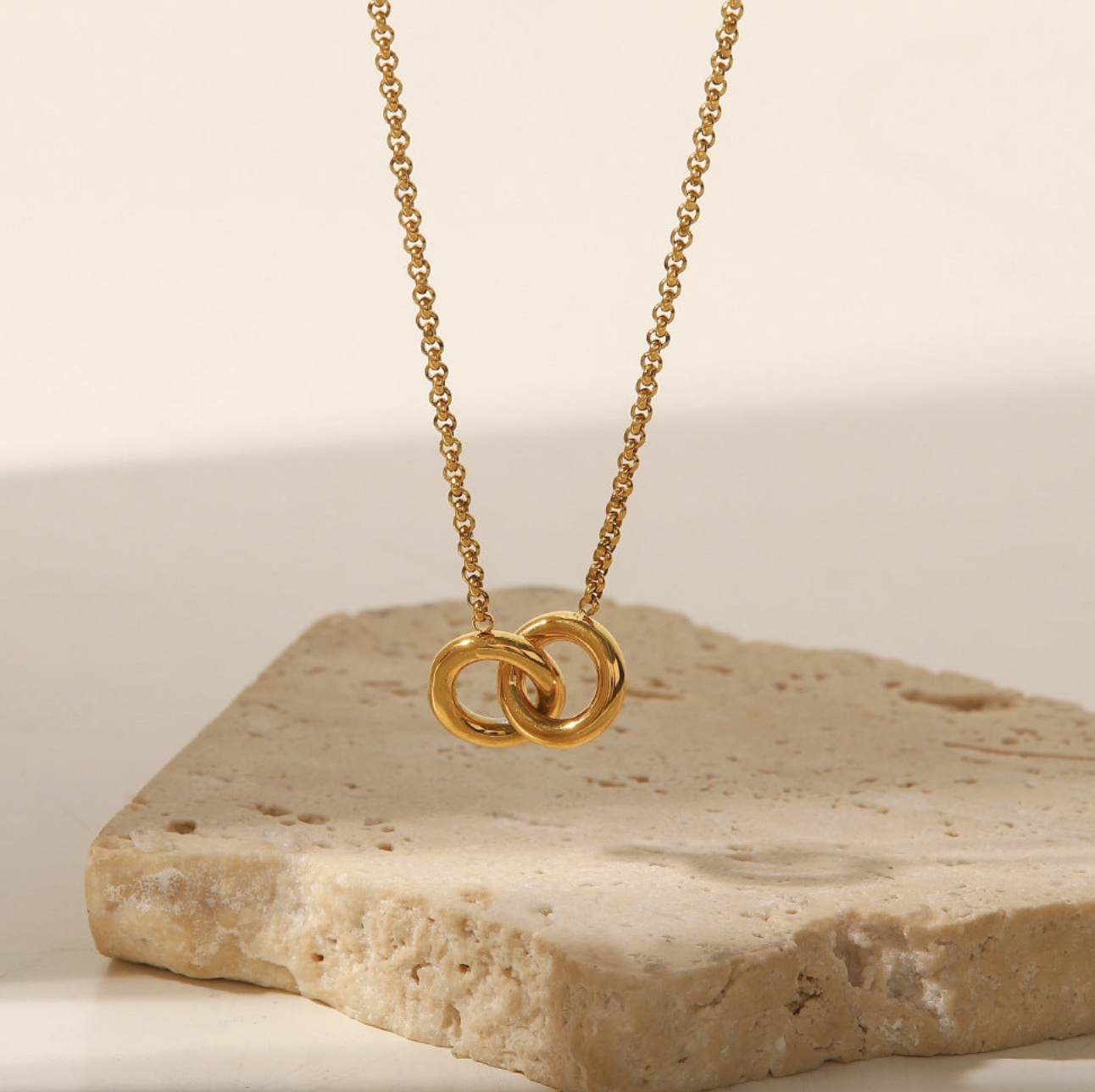 Loop Pendant Gold Necklace