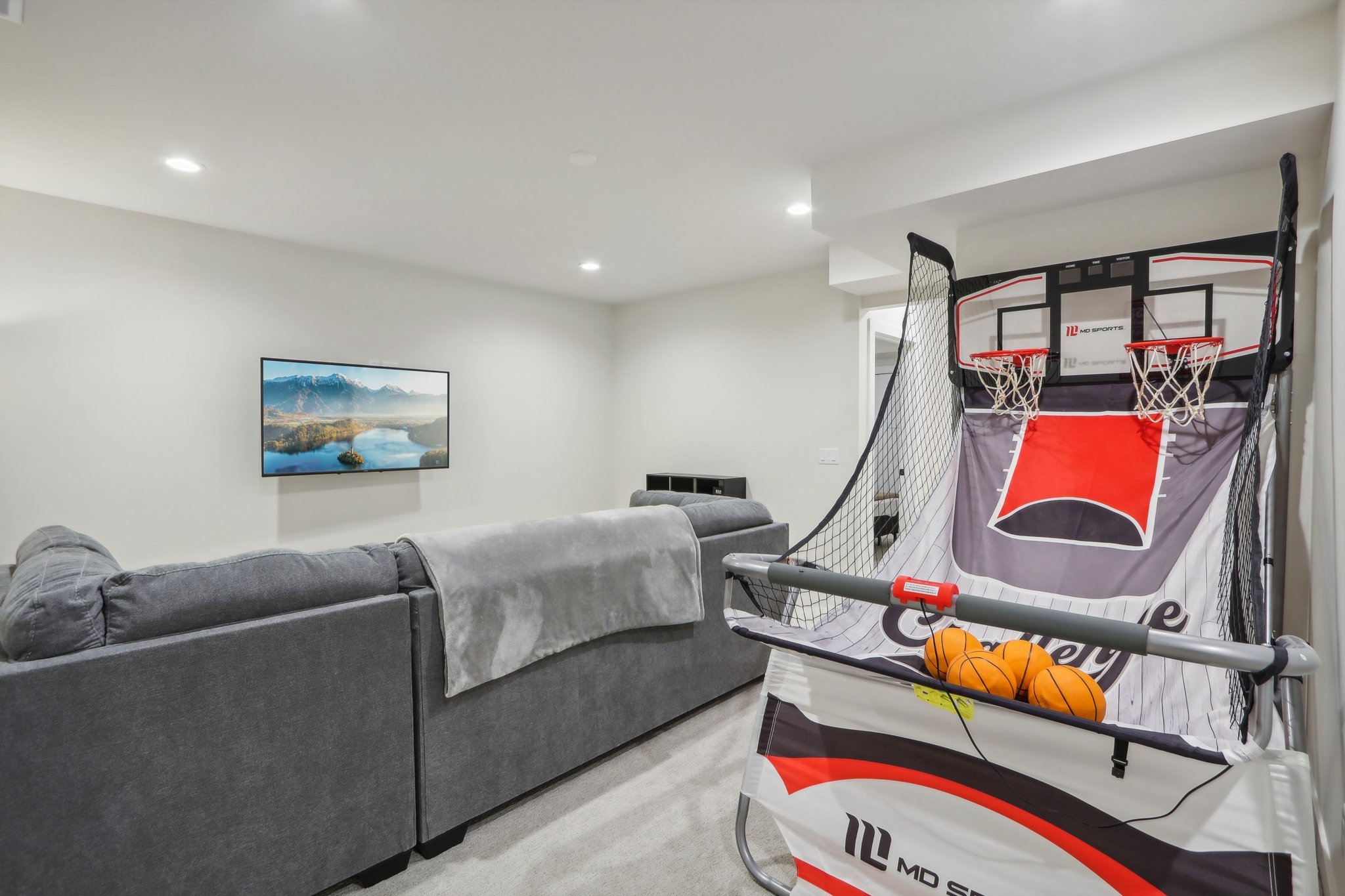 Royster Oaks Dr-020.jpg