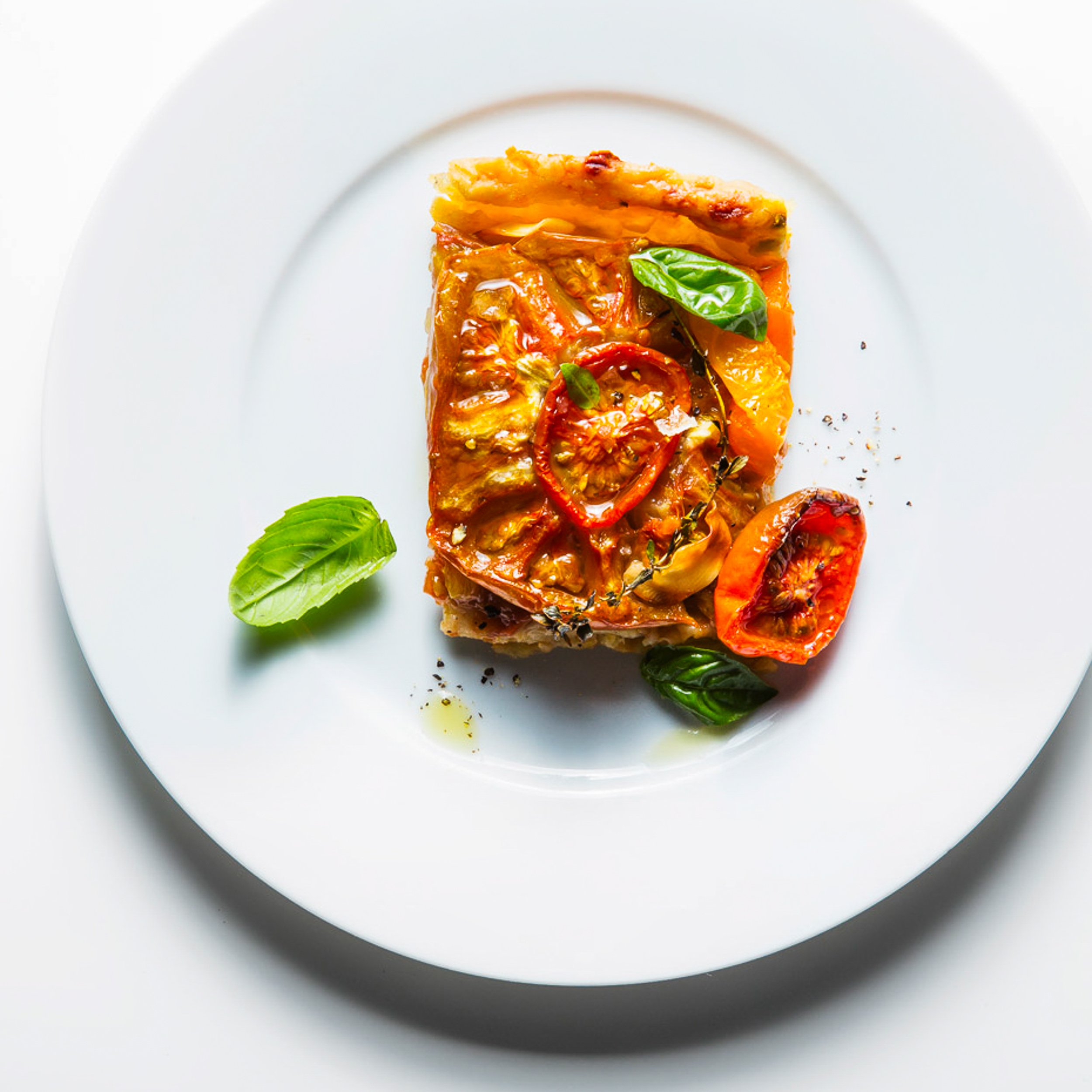 Tomato-pie-plated copy_Lizzie Munro_2500.jpg