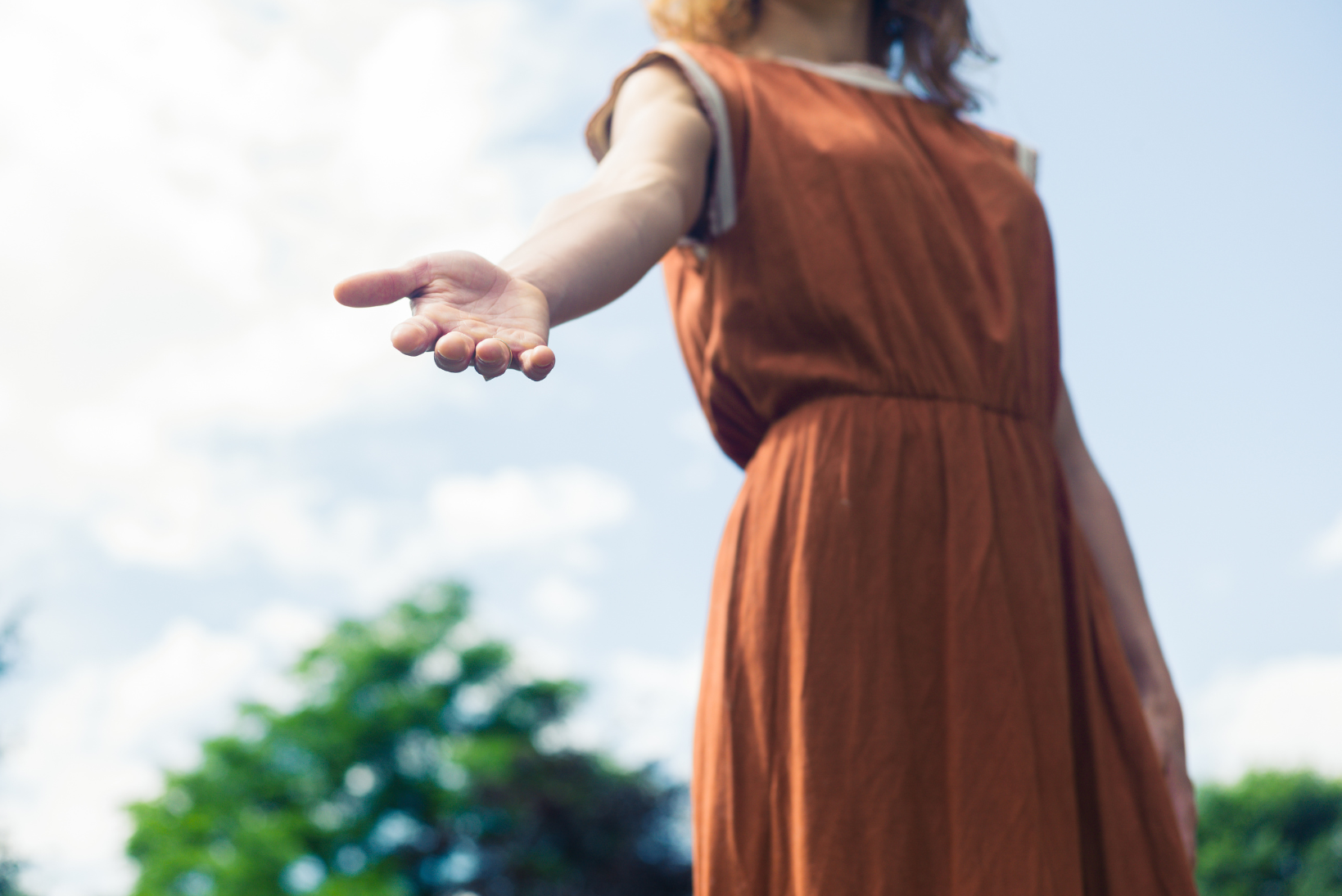 A woman reaching her hand outward, symbolizing vulnerability and connection while healing hyper-independence trauma.A woman reaching her hand outward, symbolizing vulnerability and connection while healing hyper-independent trauma.