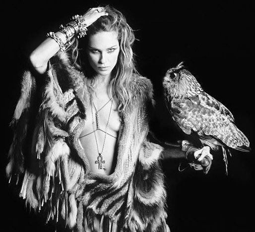 Full moon in Taurus tonight. Brightest and second to the last full moon of the year. Time to make some intentions. How do you want your year to end? 
.
.
.
.
#fullmoon #intentionsetting #witchywoman #beavermoon