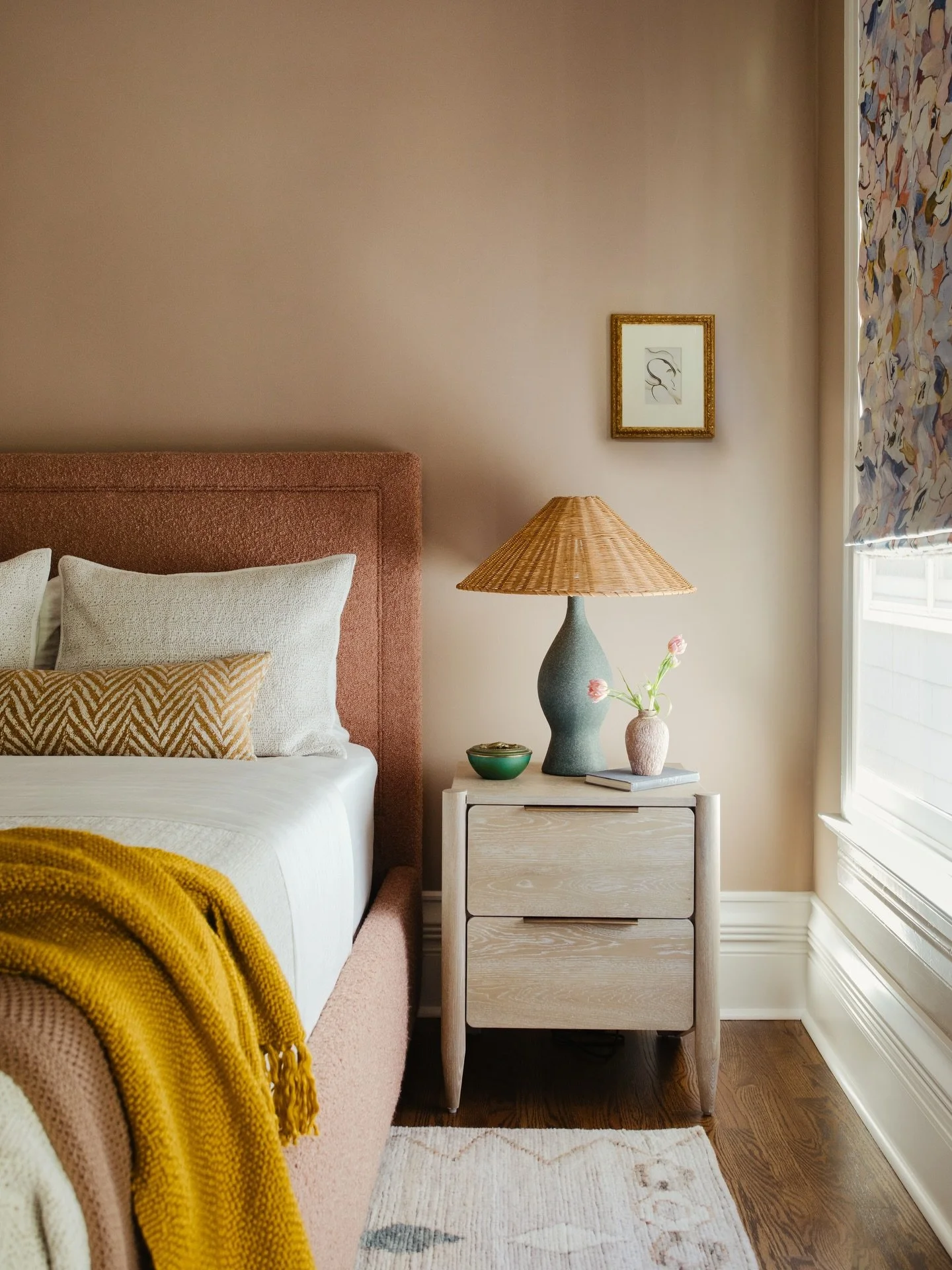 Serene with just the right balance of color, pattern and texture. Made for weekend snoozin&rsquo; in.✨
Photo: @sarahecrowley 
Styling: @stylewithbrit 
.
.
.
#isabelschultzdesign #housebeautiful #bedroomdesigns #chicagointeriordesigner #chicagointerio