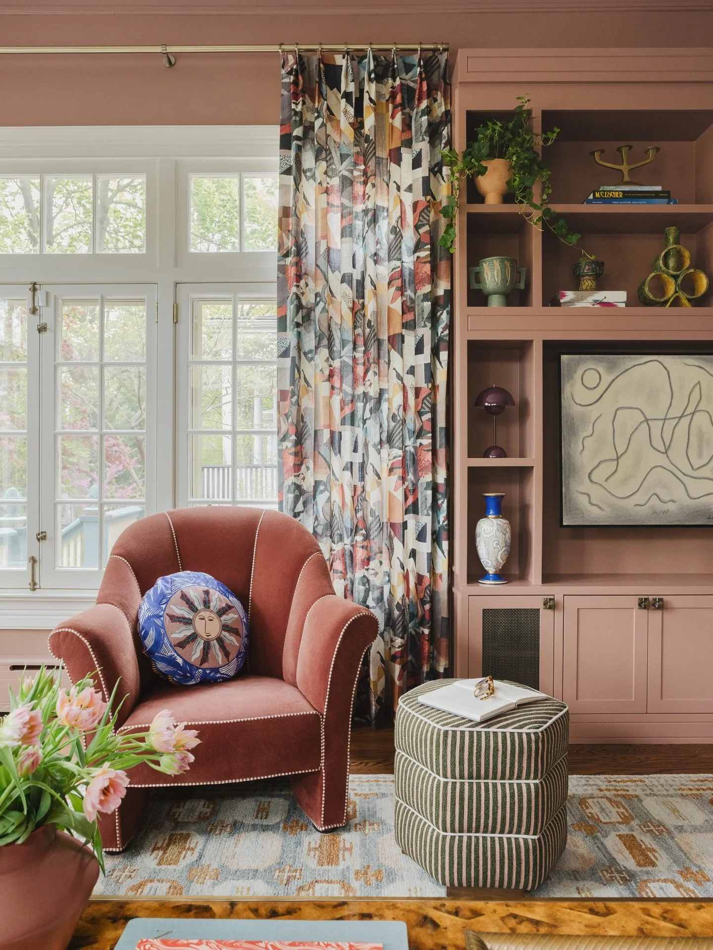 Color me happy! We take so much color inspo from gorgeous textiles to create a room design. Then layer in custom cabinetry + vintage objets. Yum. {Swipe for the before.}💖
Photography: @sarahecrowley 
Styling: @stylewithbrit 
.
.
.
#isabelschultzdesi