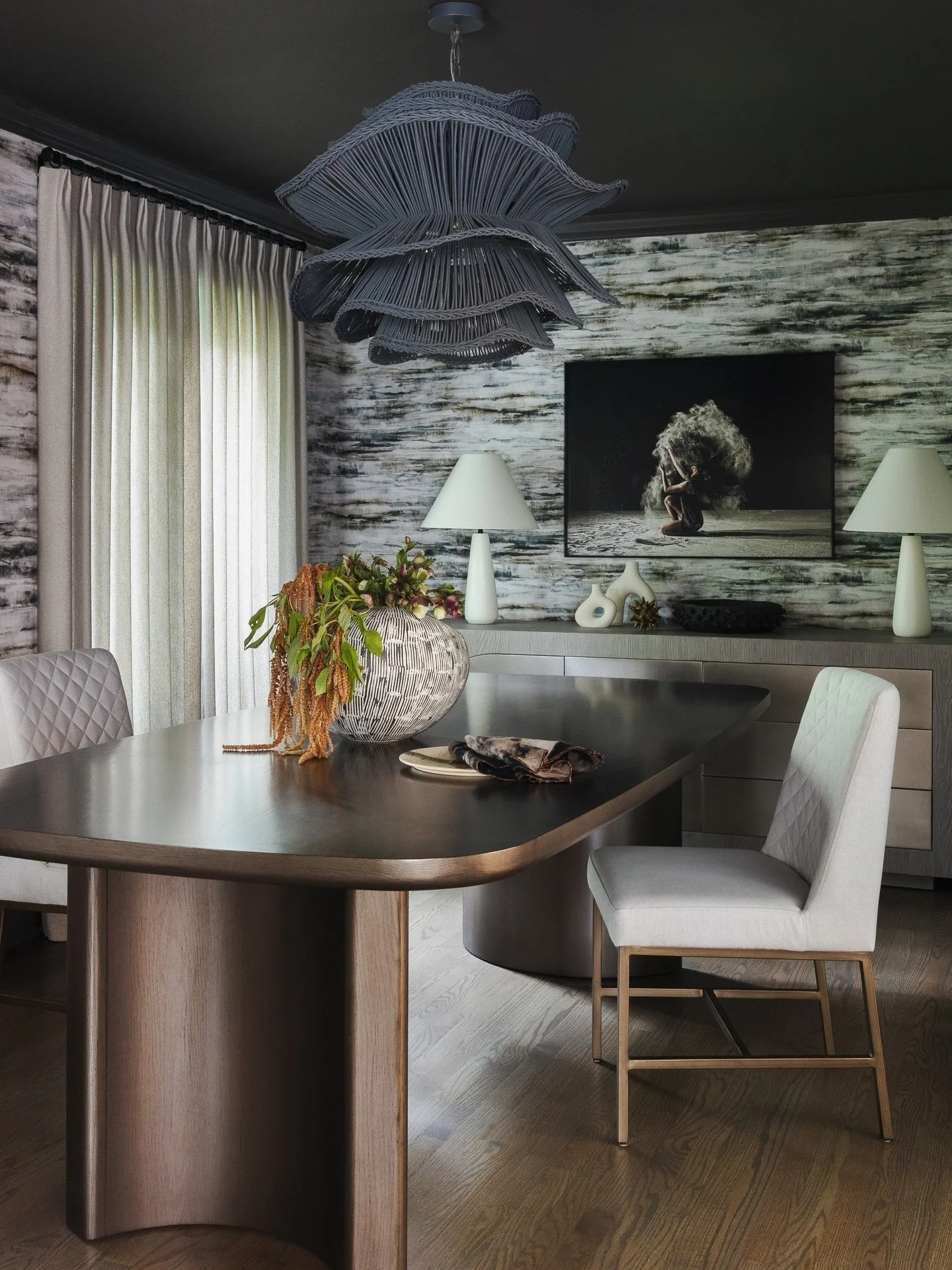 Color is our first love but the thrill of transformation in ANY hue is 🤯. Swipe for one such project!
Photo: @sarahecrowley 
.
.
.
#chicagodesigner #diningroomdesign #diningroominspo #wallpaperinspo #diningroomgoals