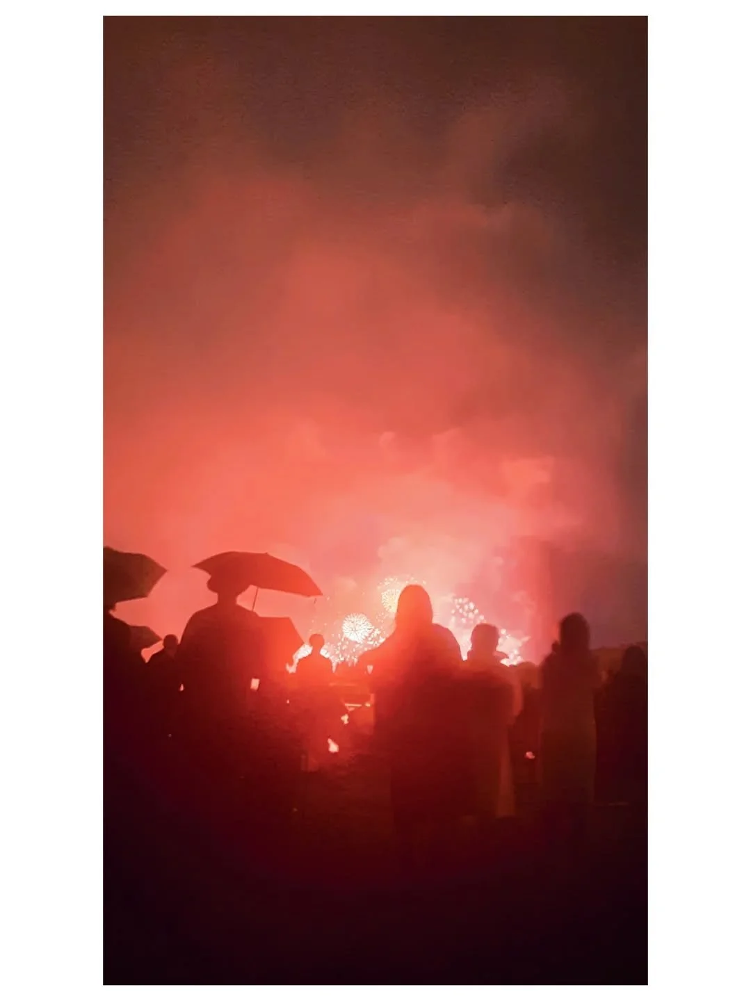 Red
Eclipse 
.
.
.
.
.
.
#fireworks #hanabi #biwakofireworksfestival #kyoto #japan #photooftheday #shiga #summer #redsky