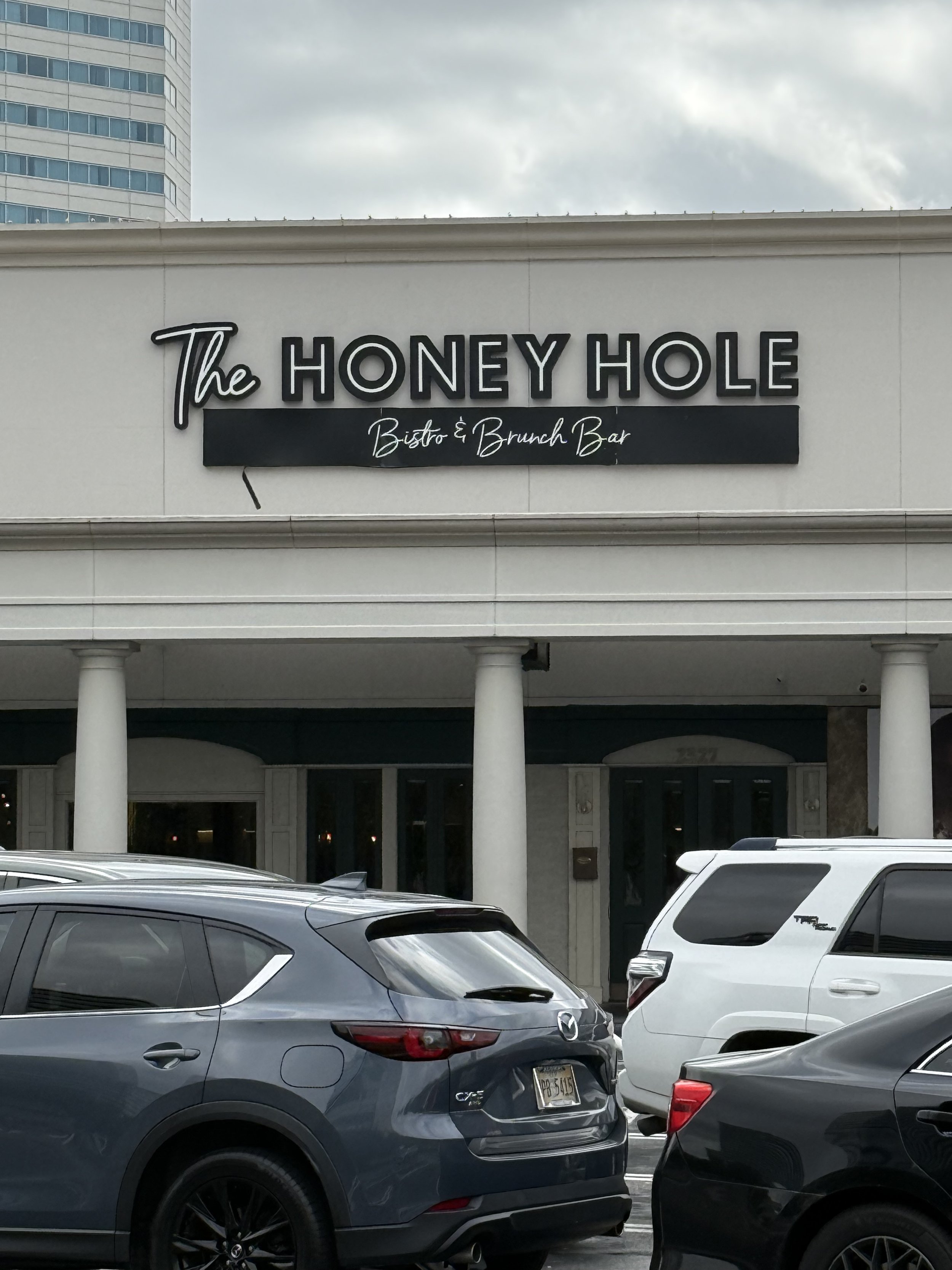 Dining Alone in Houston: A Table for One at The Honey Hole