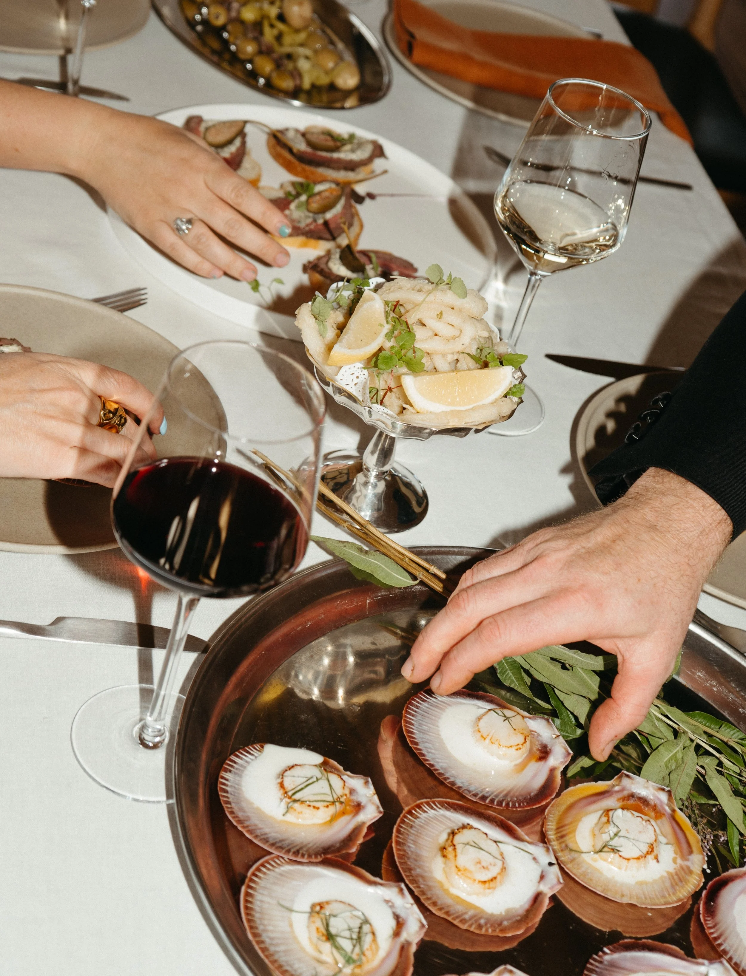 Go on, dig in 🥂

More coming soon. 

@ryeattallis
@ryestudio_
@paradisepizza.gv 

#thesocialgroove #photography #contentcreation