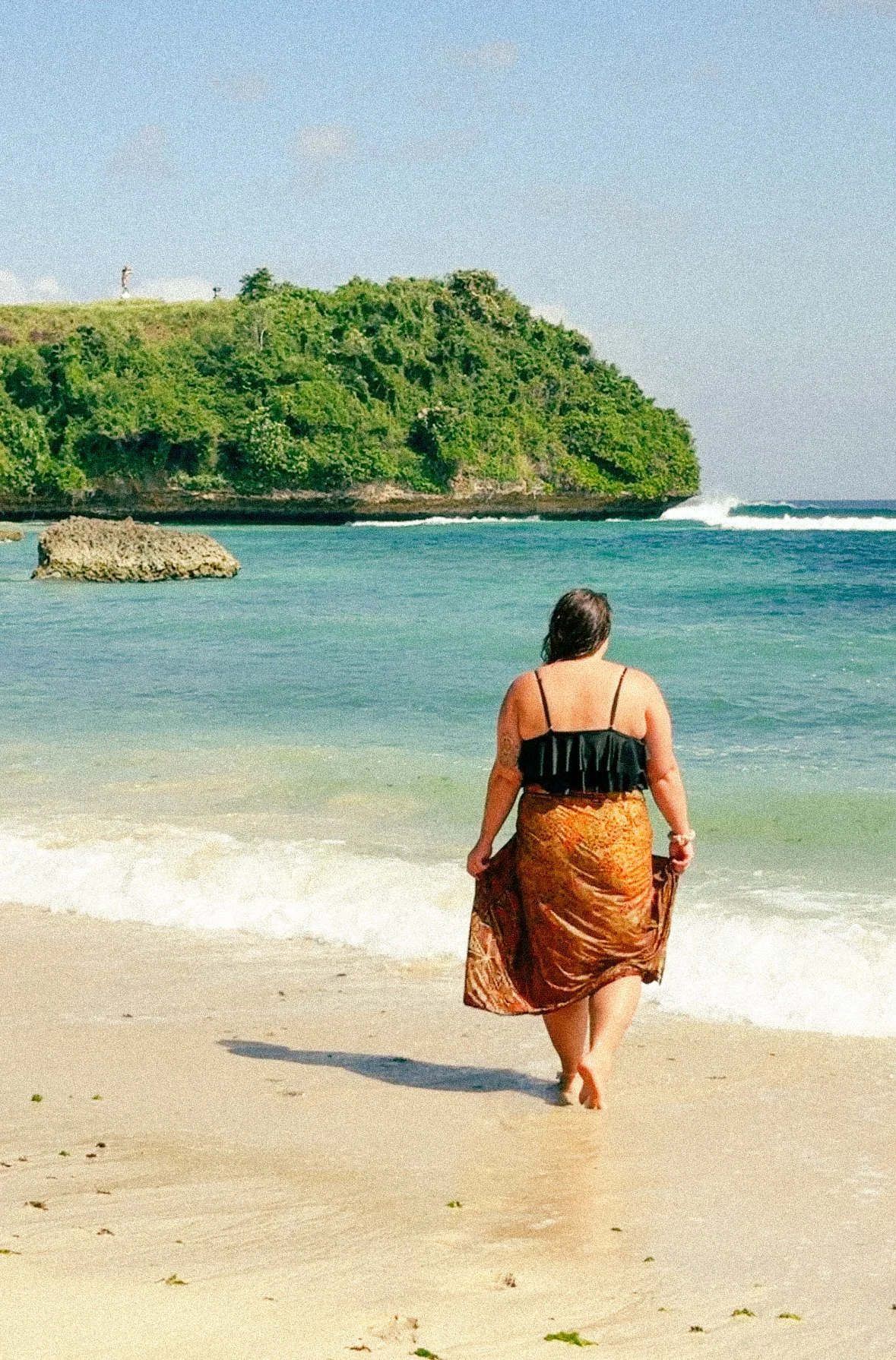 Digital nomad therapist at the beach.