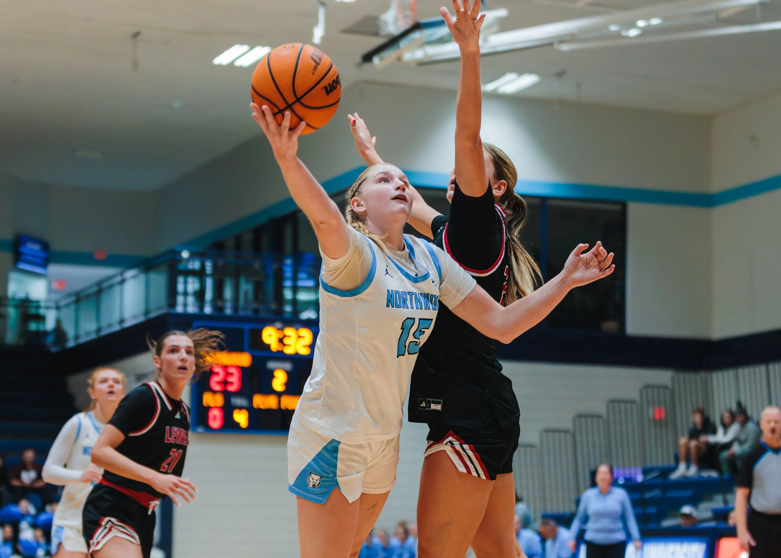 WBB-Lewis-07.jpg