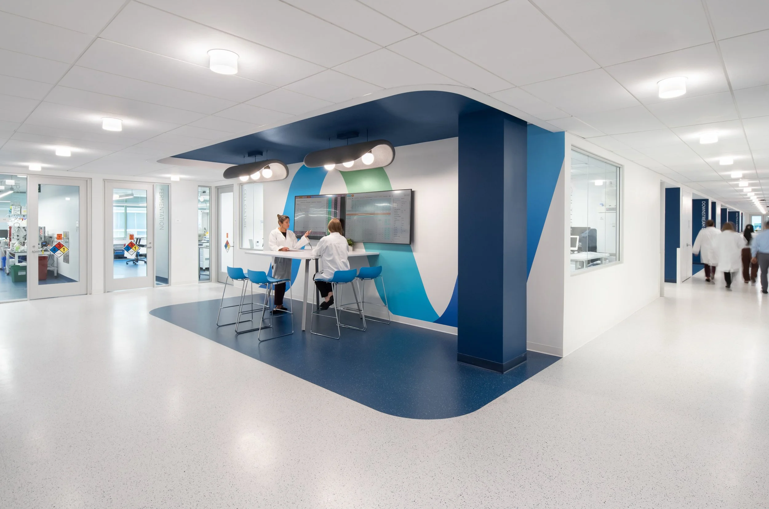 HLW_Avantor_NewJersey_InteriorDesign_LifeSciences_LabDesign_06.jpg