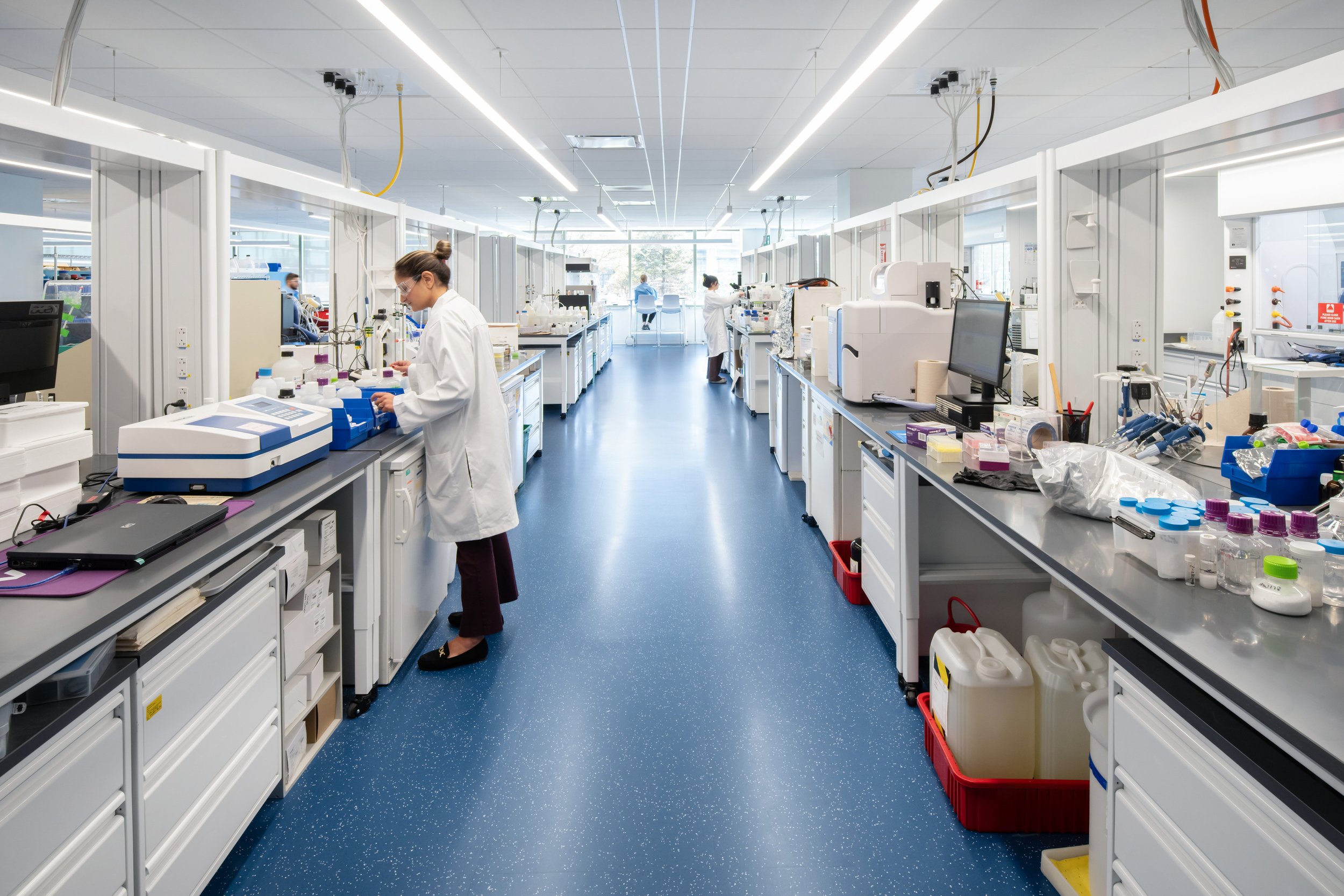 HLW_Avantor_NewJersey_InteriorDesign_LifeSciences_LabDesign_08.jpg