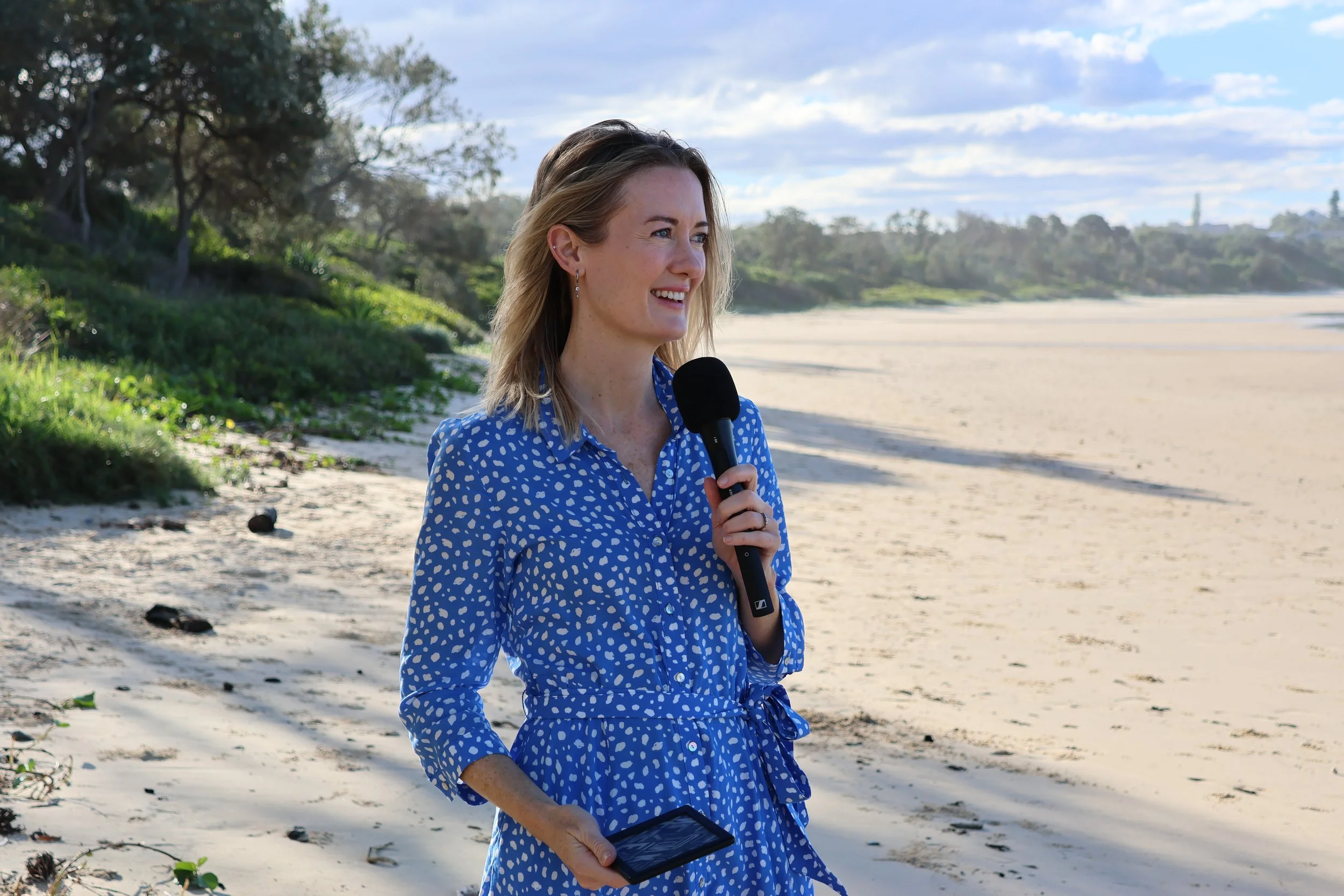 Anna Stack funeral celebrant holds a celebration of life funeral on the beach
