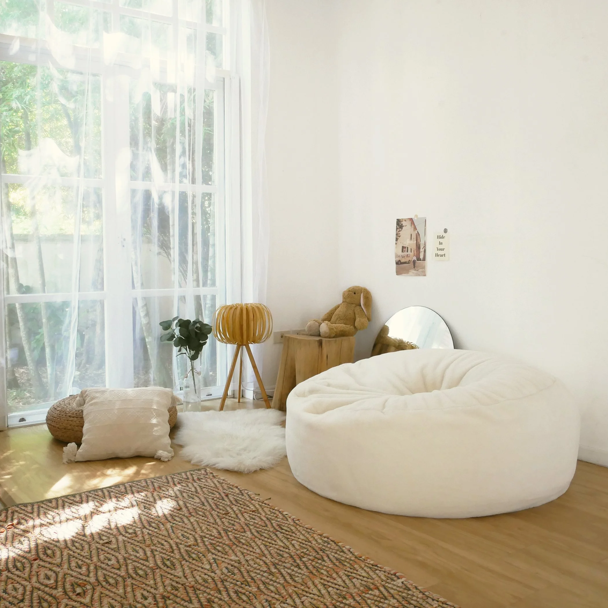 Round Bag - White Faux Fur4.jpg