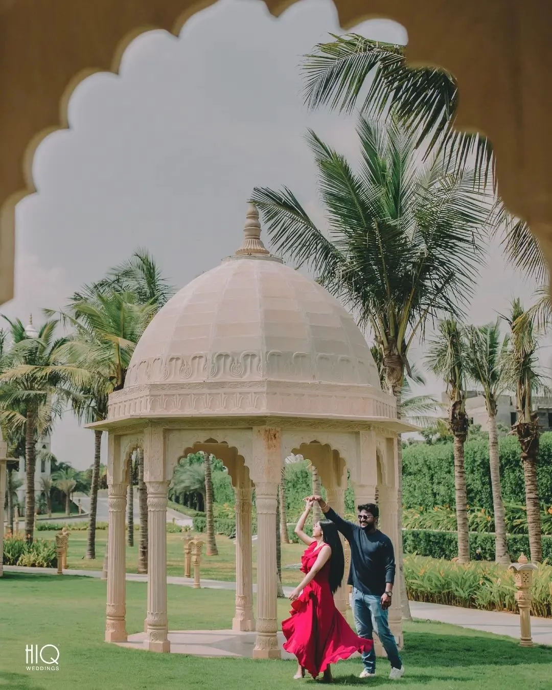 HIQ captured this stunning pre-wedding shoot, and we&rsquo;re excited to introduce the lovely Divya and Srikanth! Meet this enchanting couple, whose love story unfolds beautifully against the sea shore backdrop of Kaldan Samudhra Palace. From their f