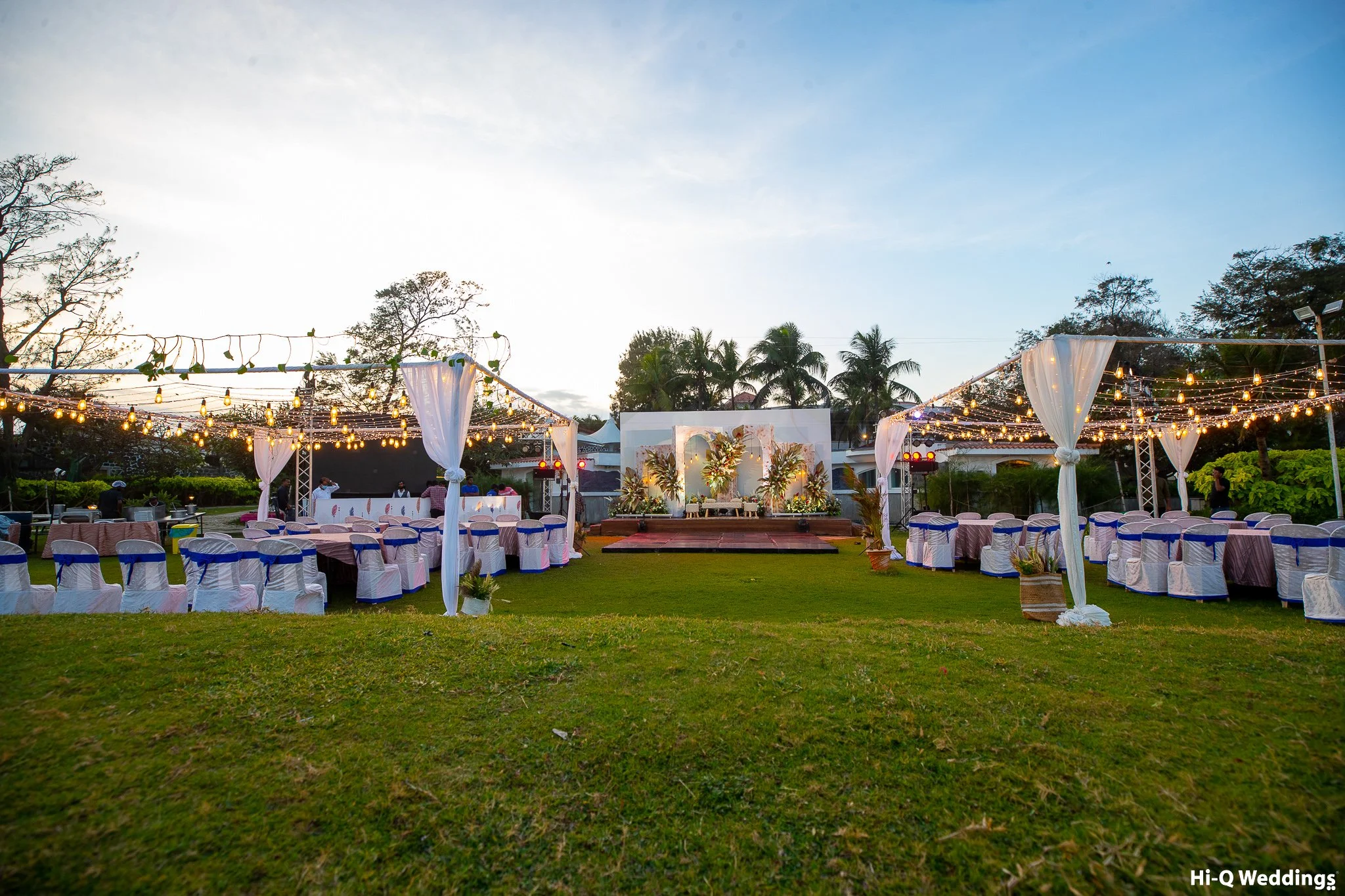 Outdoor Wedding at Radisson Blu Temple Bay