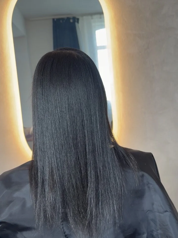 Elle voulait du volume.
Elle est repartie avec de la soie 💫

Silk Press parfaitement ma&icirc;tris&eacute;, sans casser la nature du cheveu.

#silkpress #silkpresslille #reel