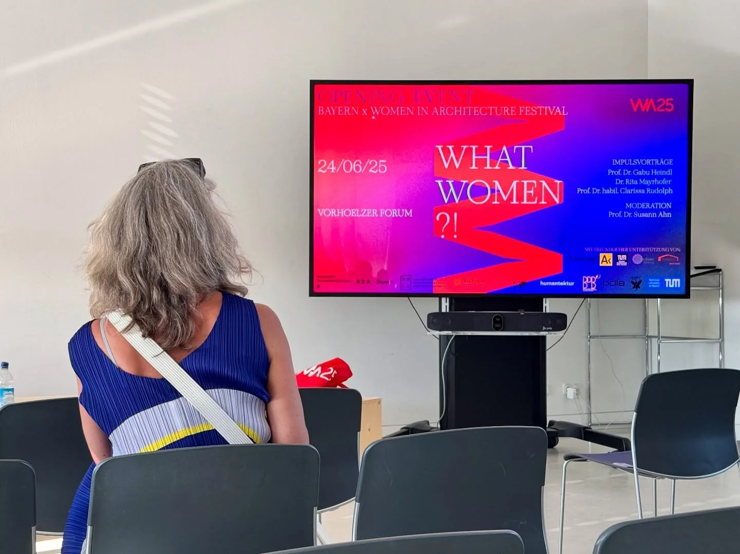 Das Women in Architecture Festival (WIA) ruft alle dazu auf, gemeinsam an einer vielf&auml;ltigeren und gerechteren Architektur und Stadtplanung zu arbeiten 💜

Wir durften am Dienstag spannenden Impulsvortr&auml;gen beim Opening &bdquo;What Women?!&