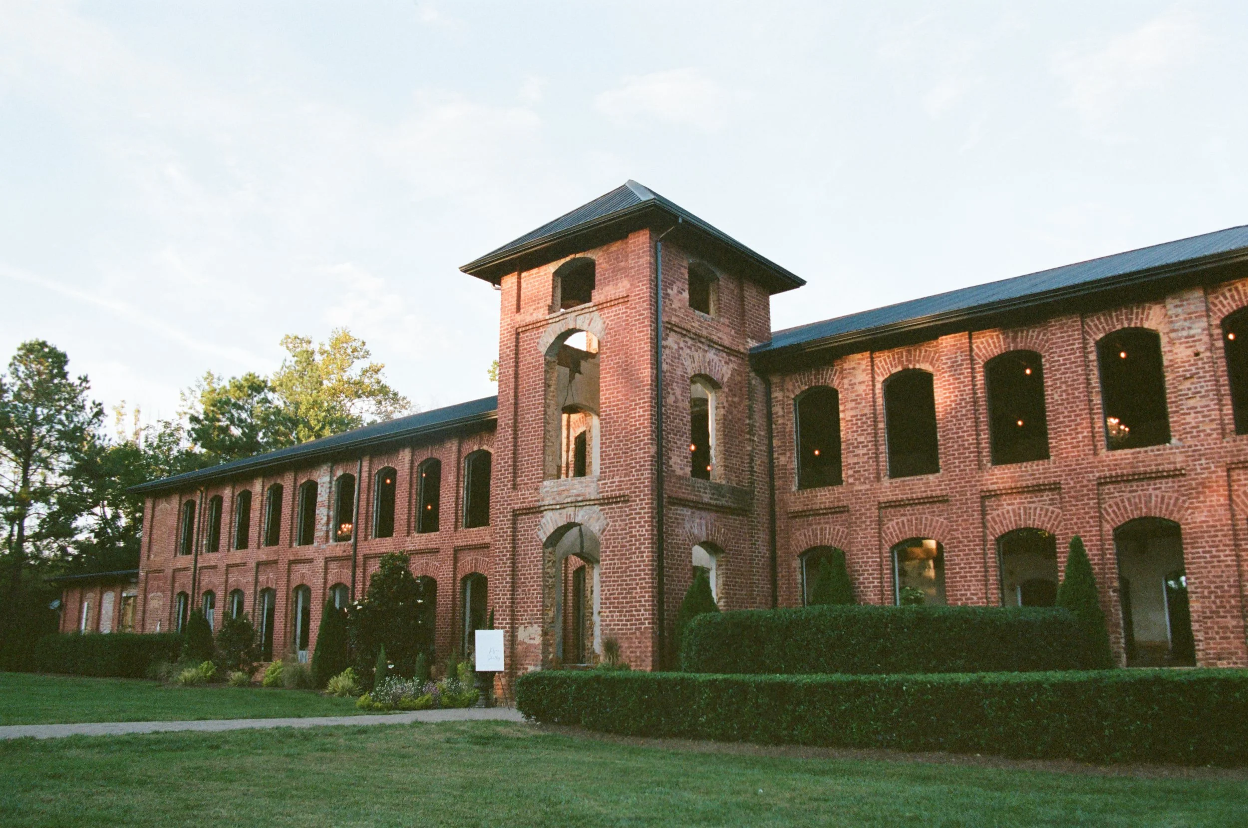 Minimal Black &amp; White Wedding at Providence Cotton Mill | Charlotte Wedding Planner