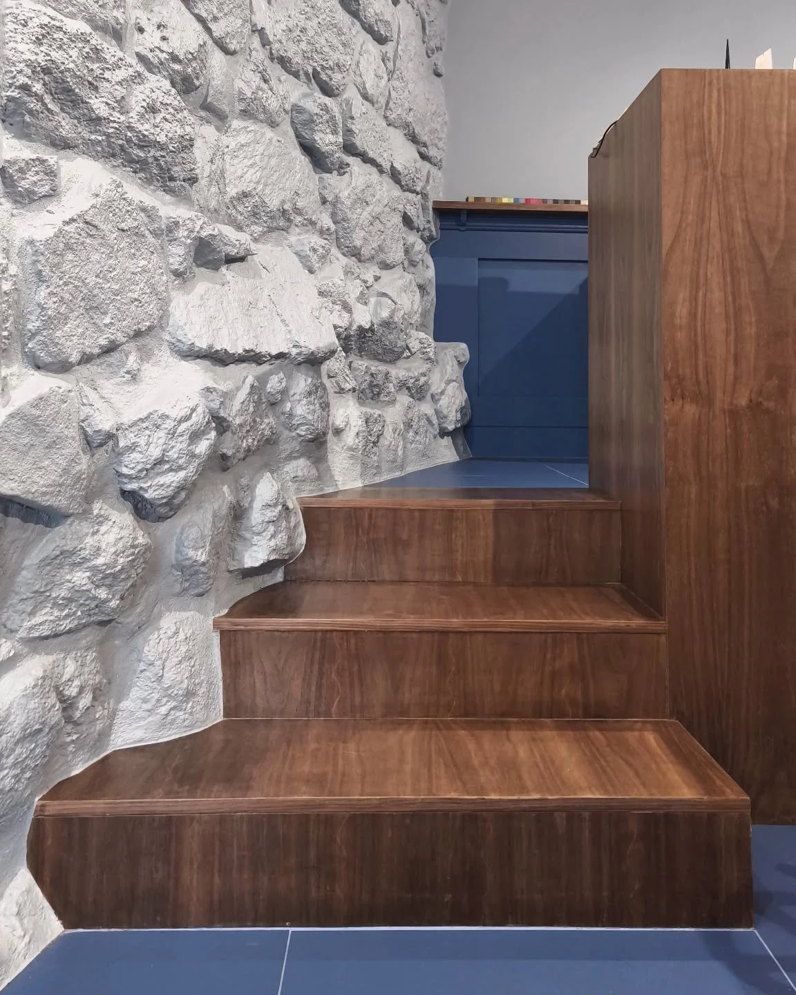 Pormenores que fazem a diferen&ccedil;a! #gabinete #reabilita&ccedil;&atilde;o #azul #nogueira #granito